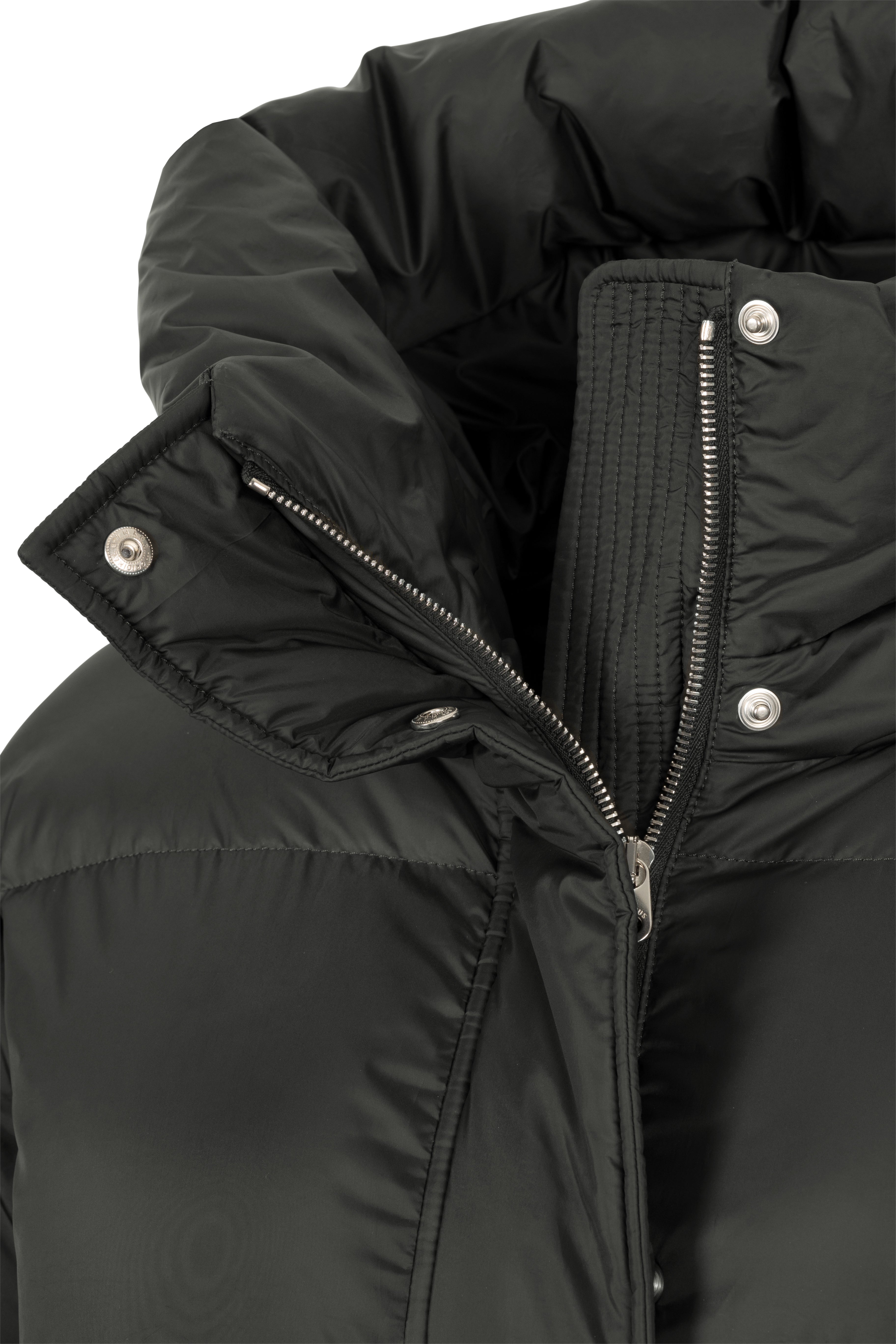 Long hooded Lempelius downcoat with a slim sihouette