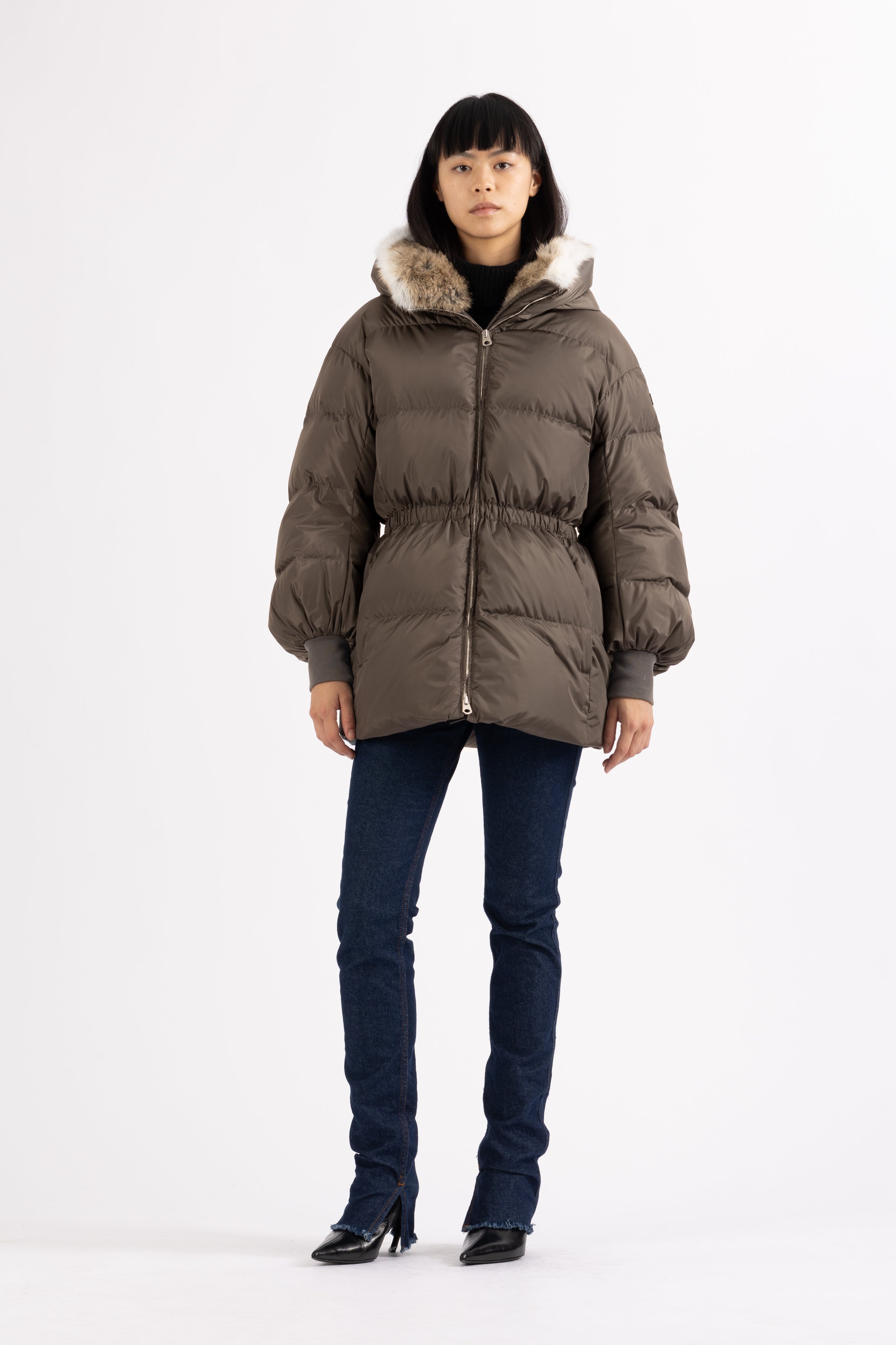 rabbit fur hooded LEMPELIUS short down jacket in foggy green with cotton cuffs fitted at the waist form the front
