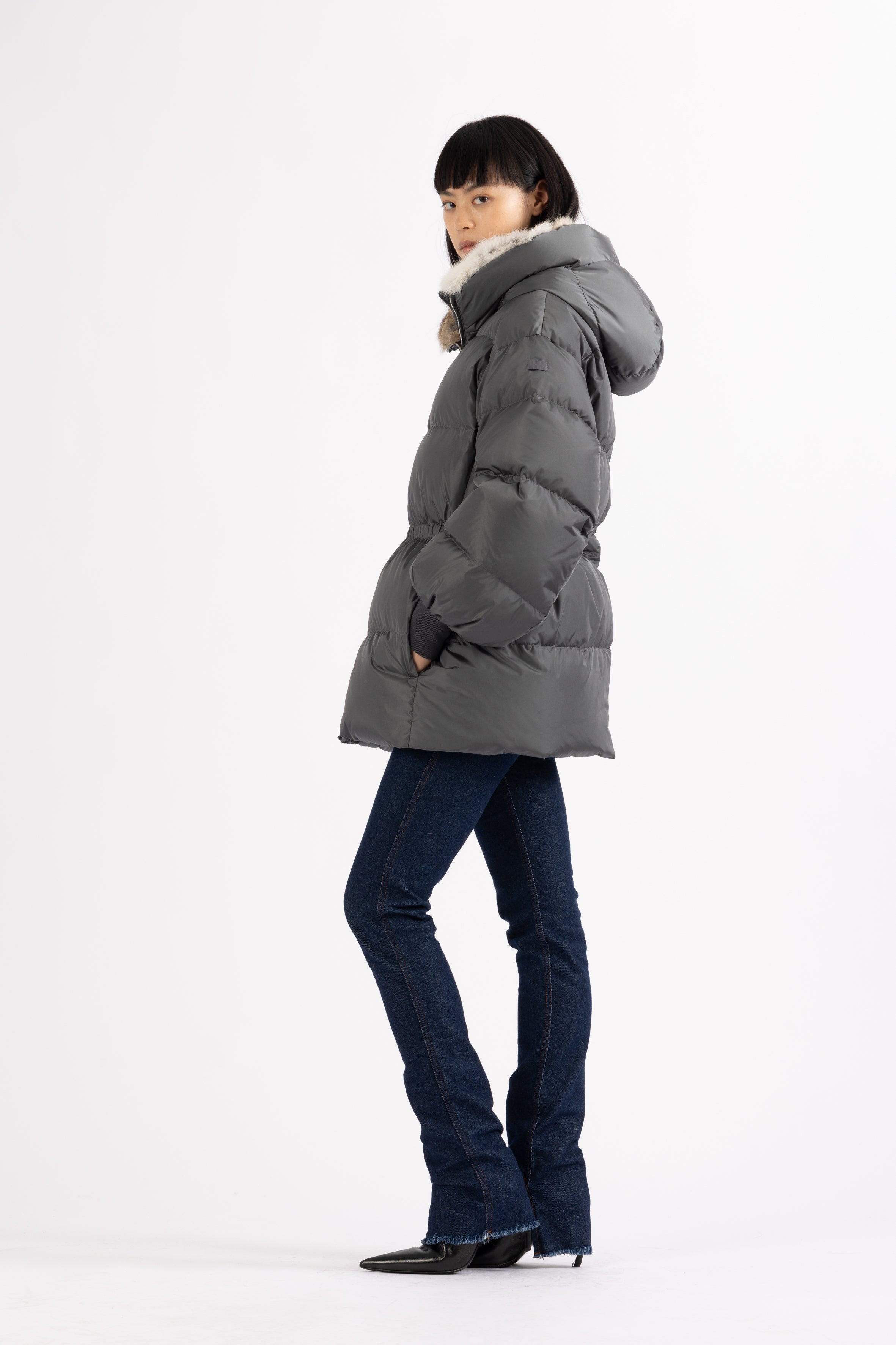 hooded LEMPELIUS short down jacket in iron grey with cotton cuffs fitted at the waist