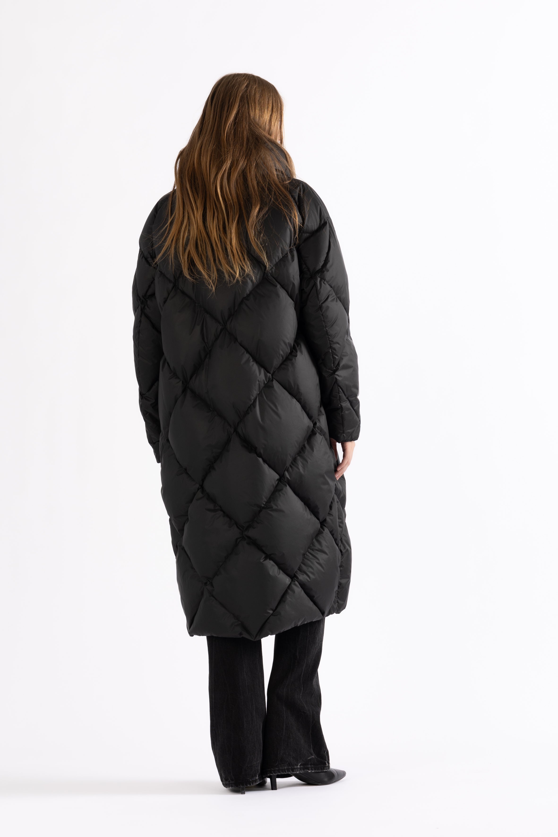 ICONIC DIAMOND QUILT DOWN COAT DEA