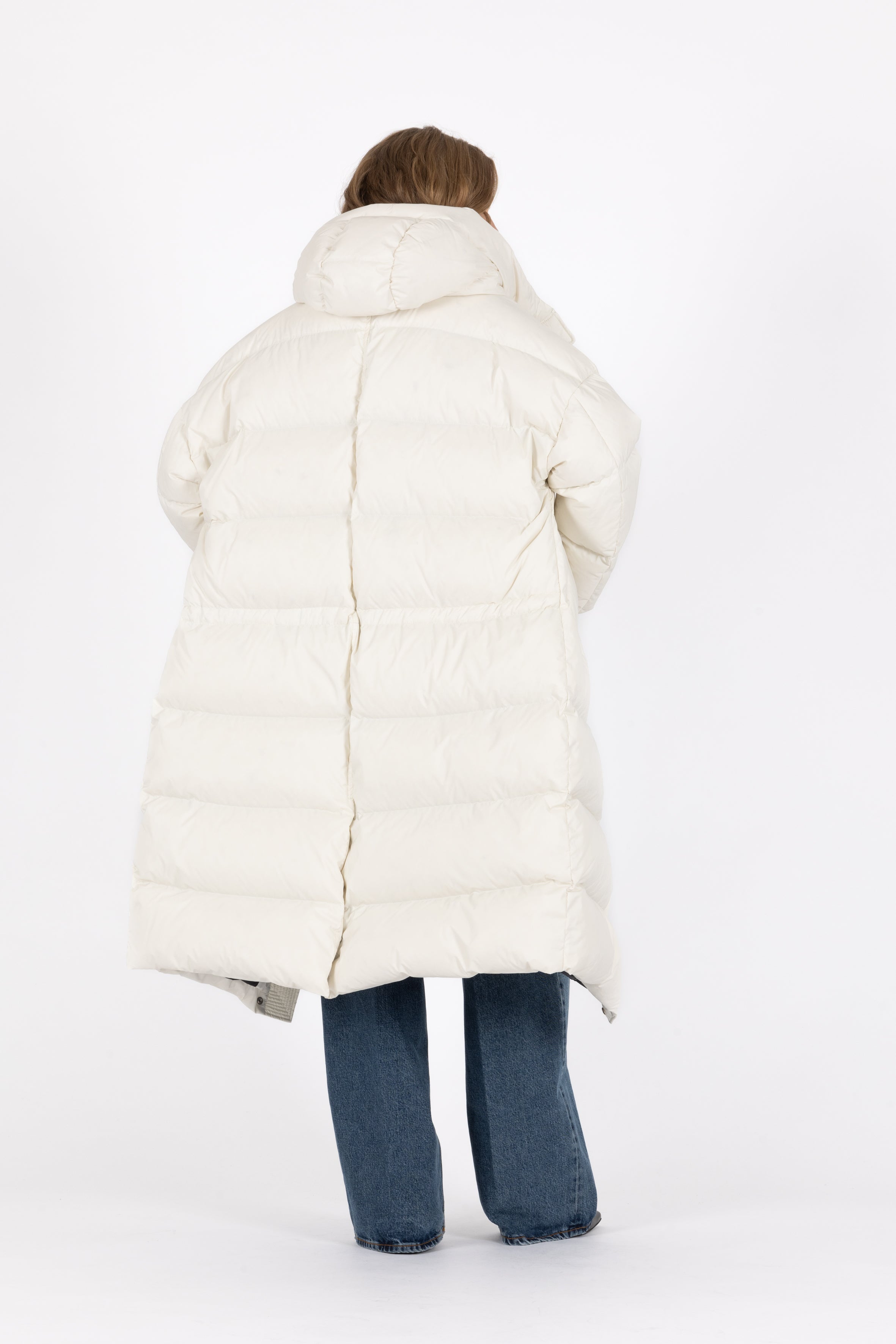 Dropped shoulders Lempelius long downcoat in off white