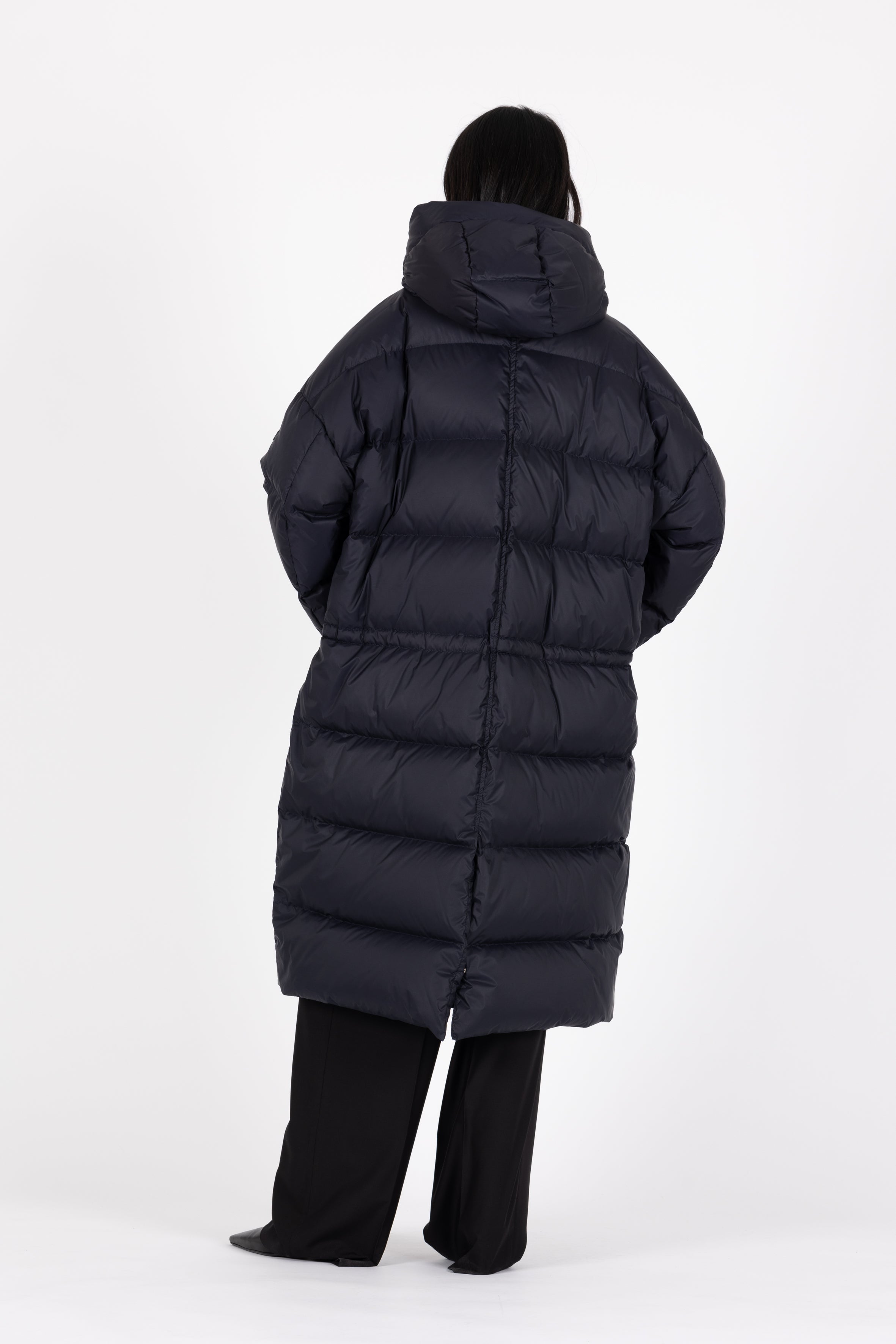 Dropped shoulders Lempelius long downcoat in blue