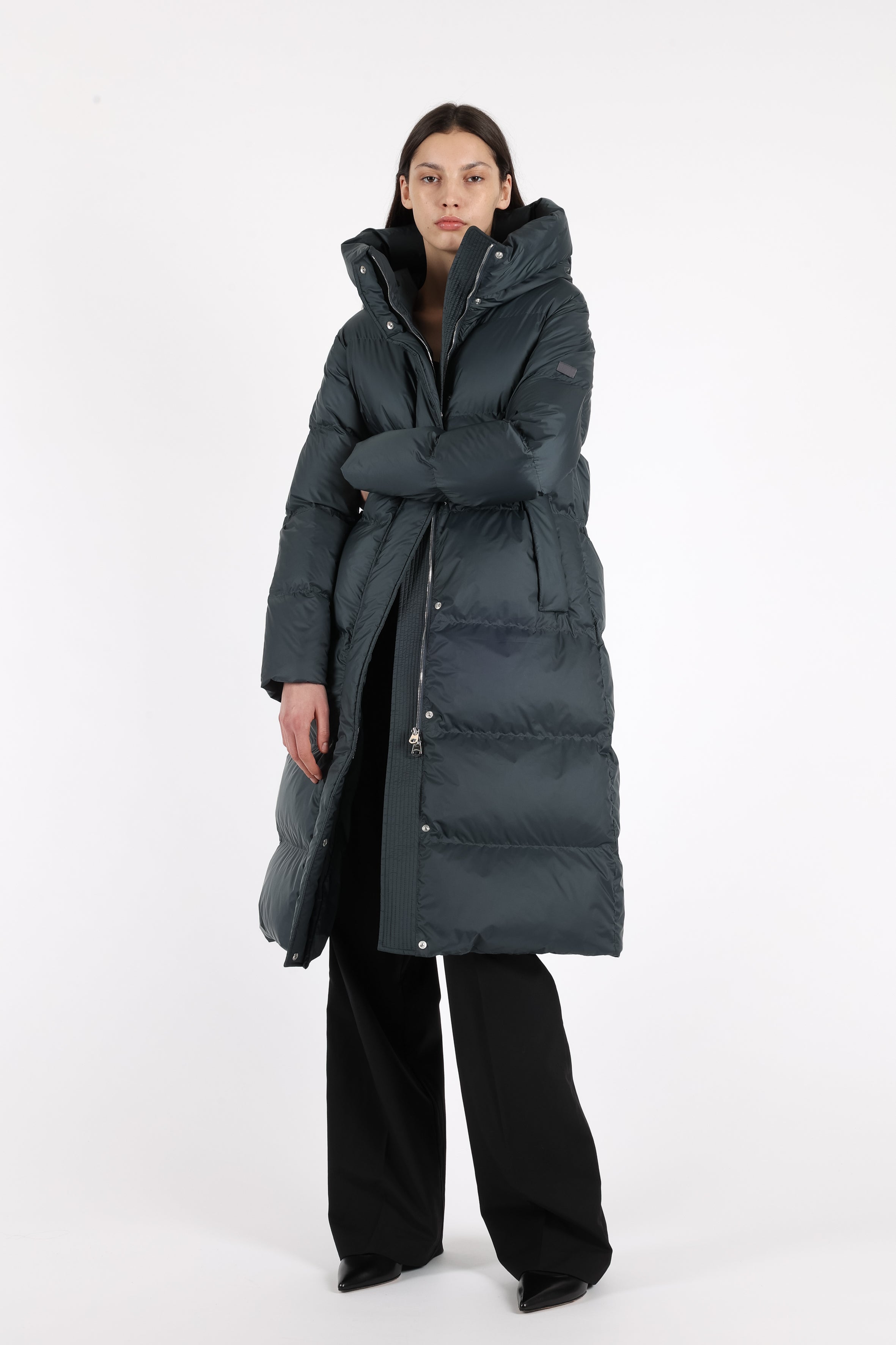 Long hooded Lempelius downcoat with a slim sihouette