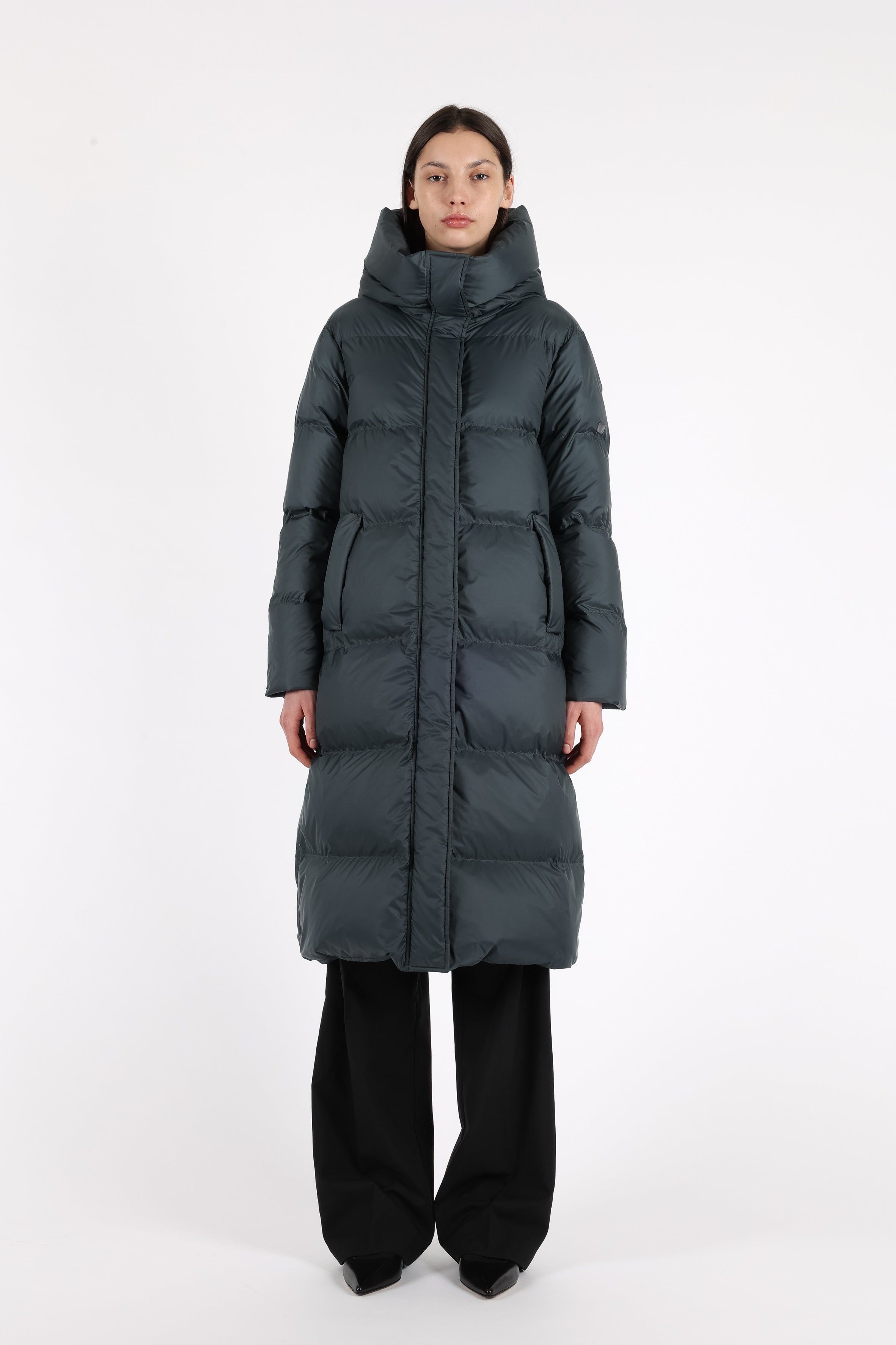 Long hooded Lempelius downcoat with a slim sihouette