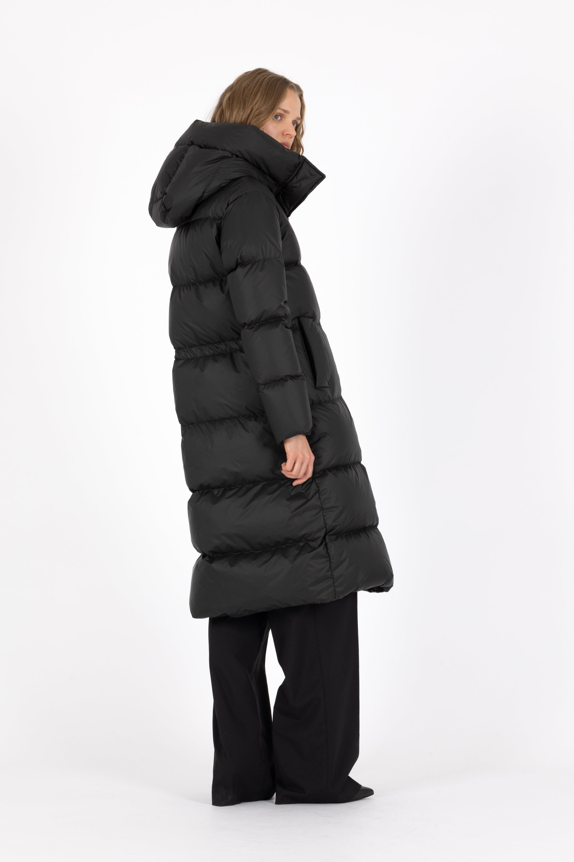 Long hooded Lempelius downcoat with a slim sihouette