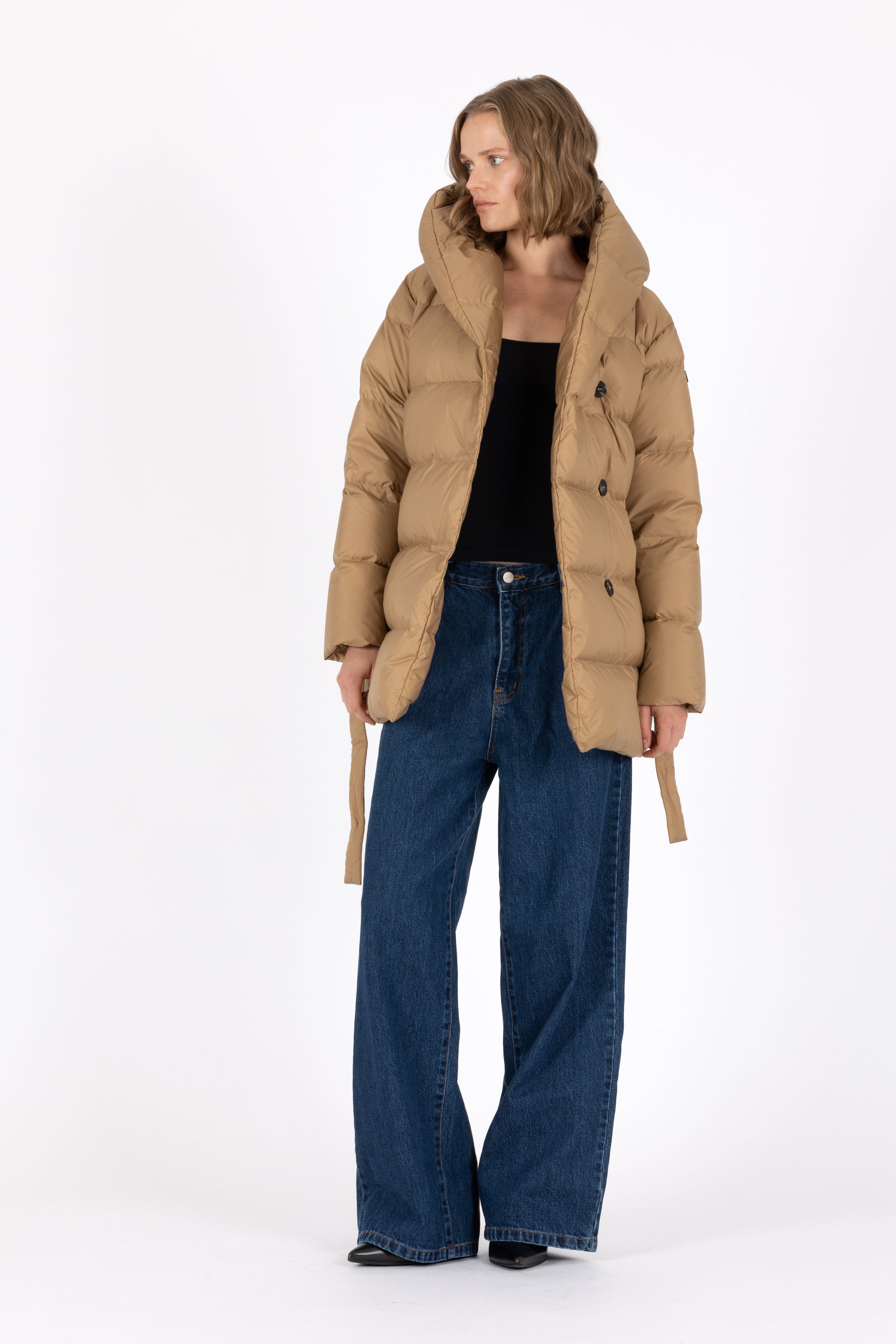 slim silhouette Lempelius down coat in the color biscuit