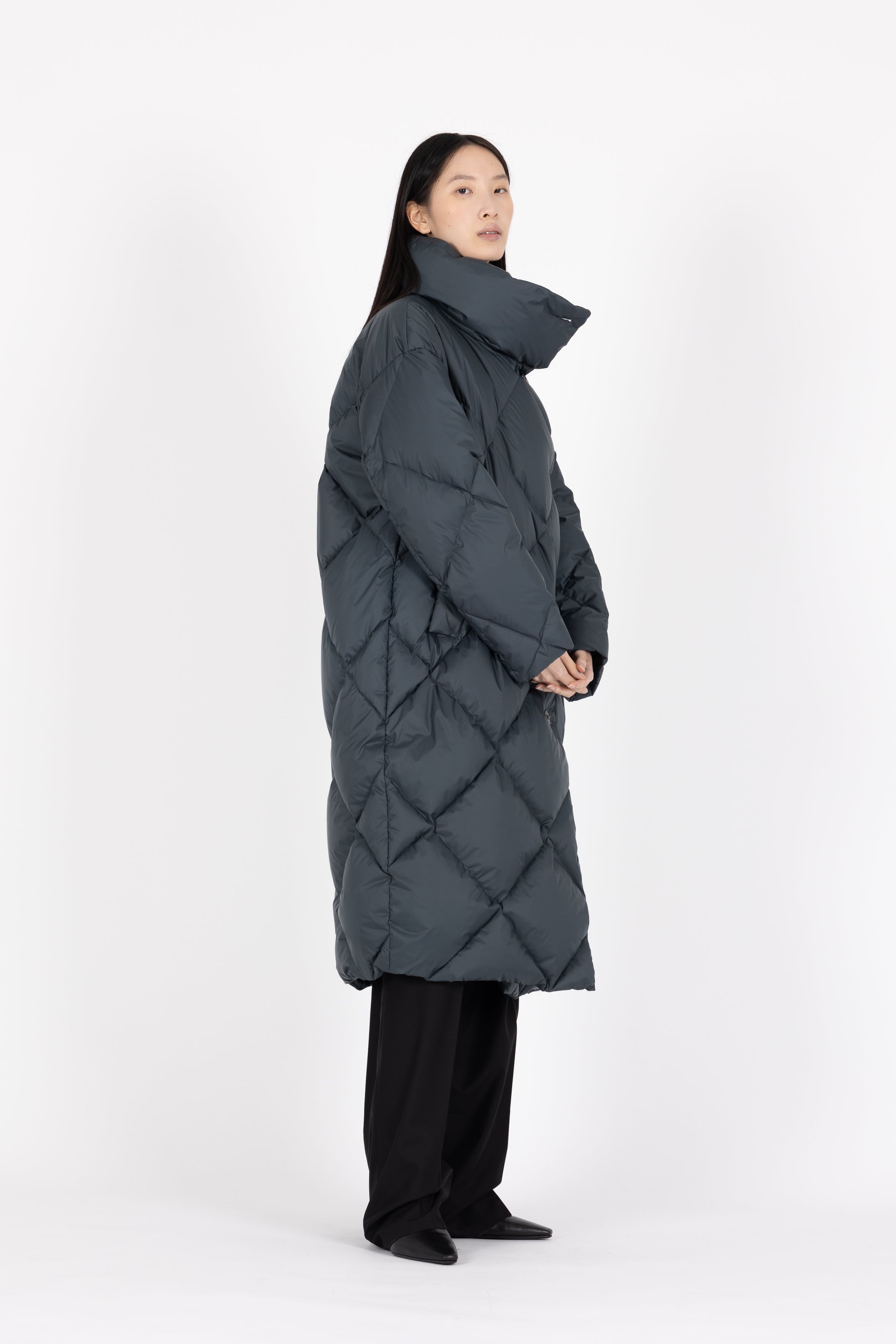 oversized Lempelius diamond quilt down coat in bluegrey