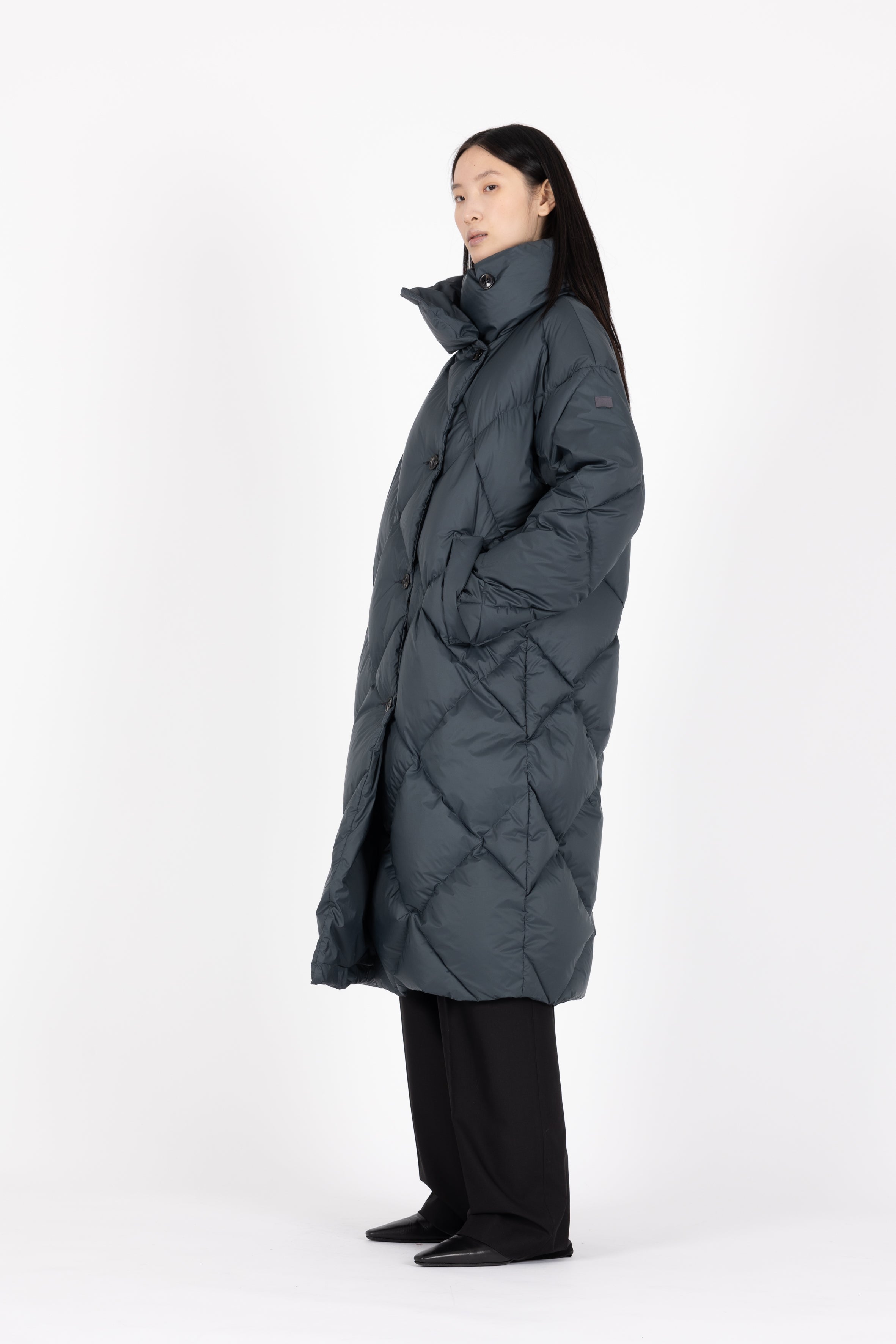 oversized Lempelius diamond quilt down coat in bluegrey