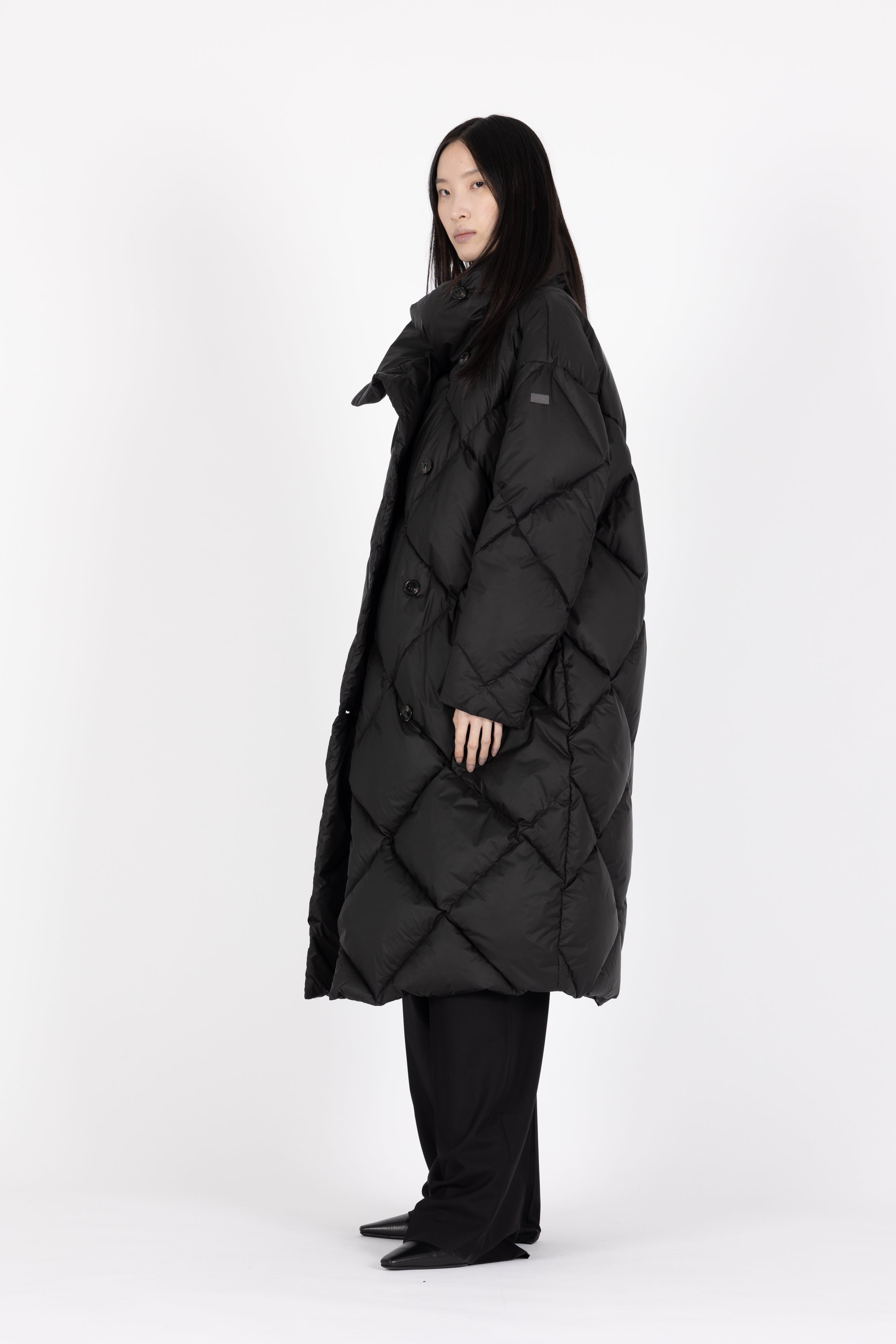 oversized Lempelius diamond quilt down coat in black