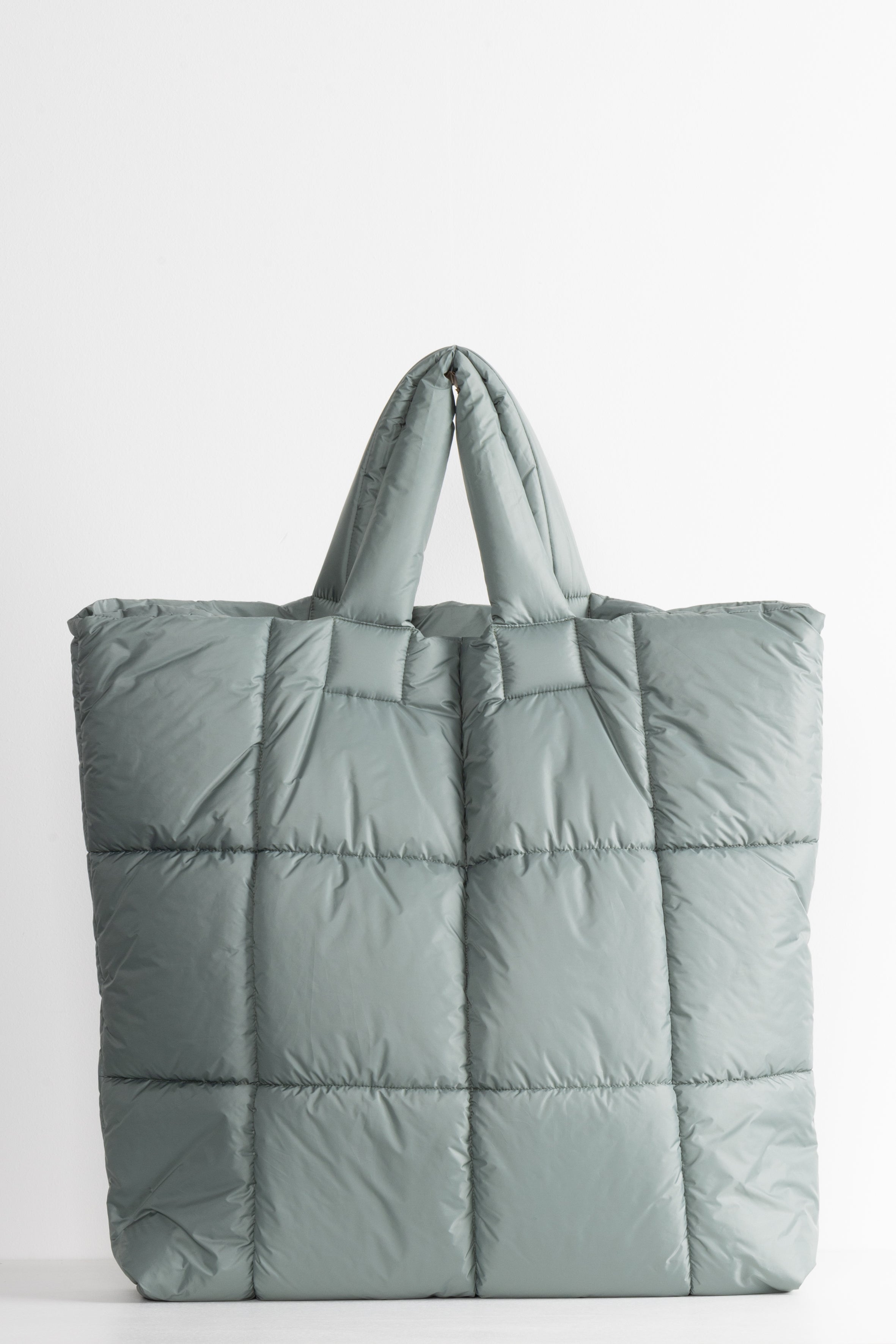 oversized Lempelius Puffer bag in the color sage