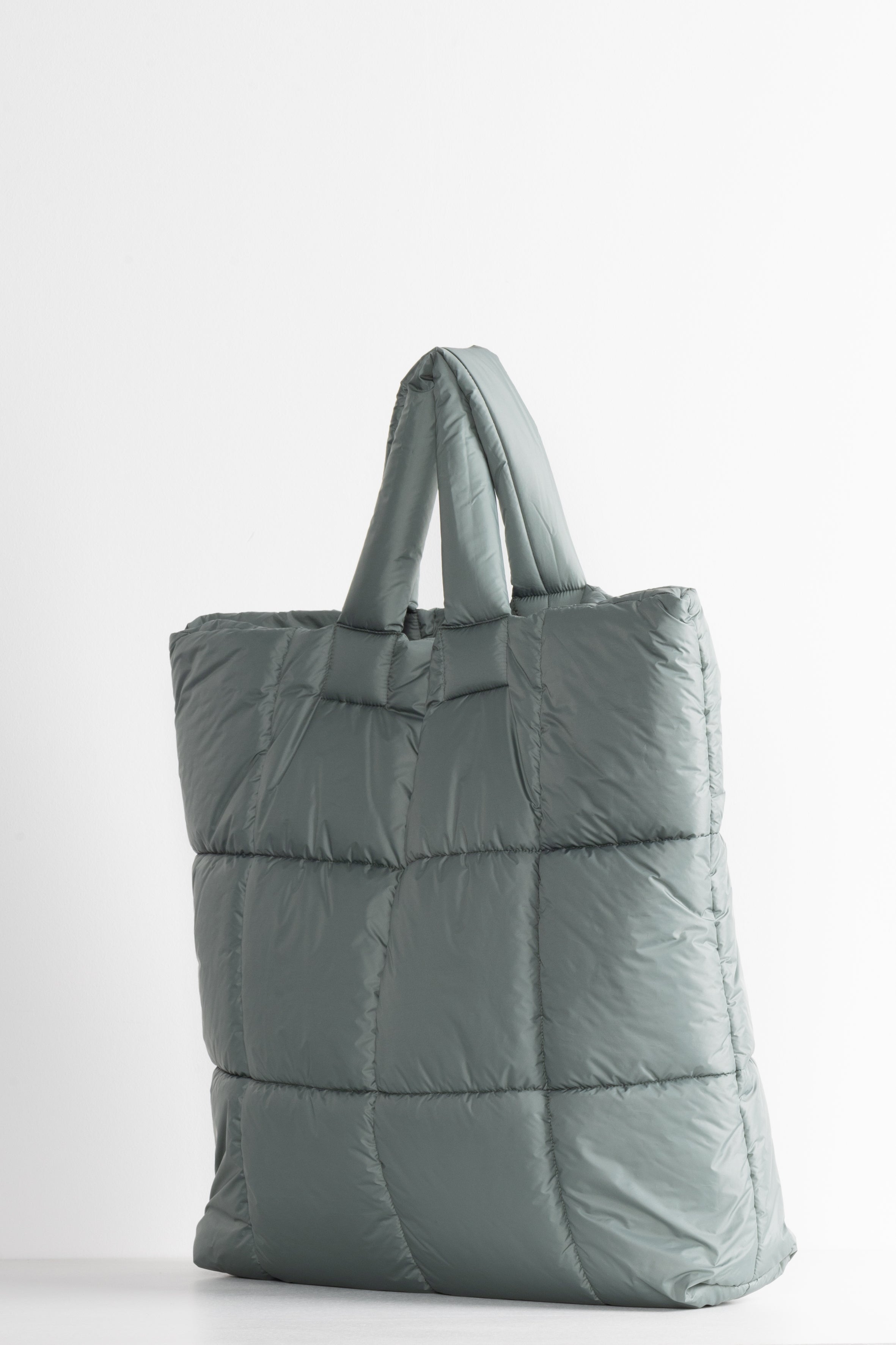 oversized Lempelius Puffer bag in the color sage