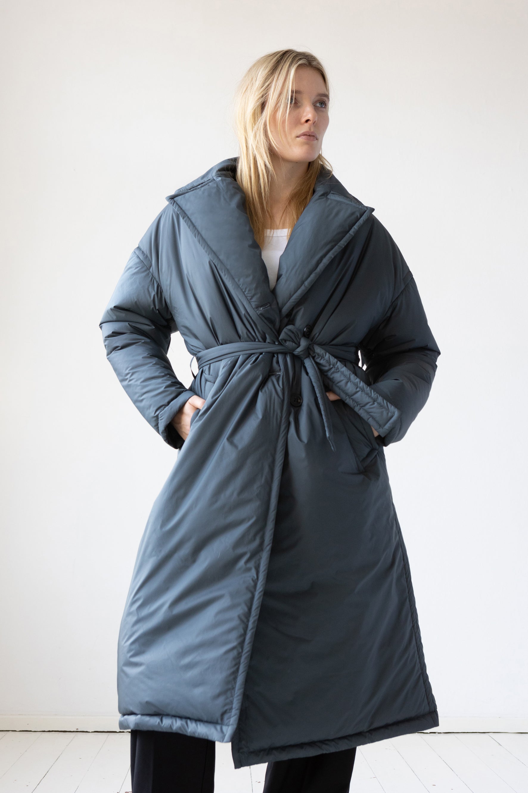 lightweight Lempelius trenchcoat with a relaxed fit