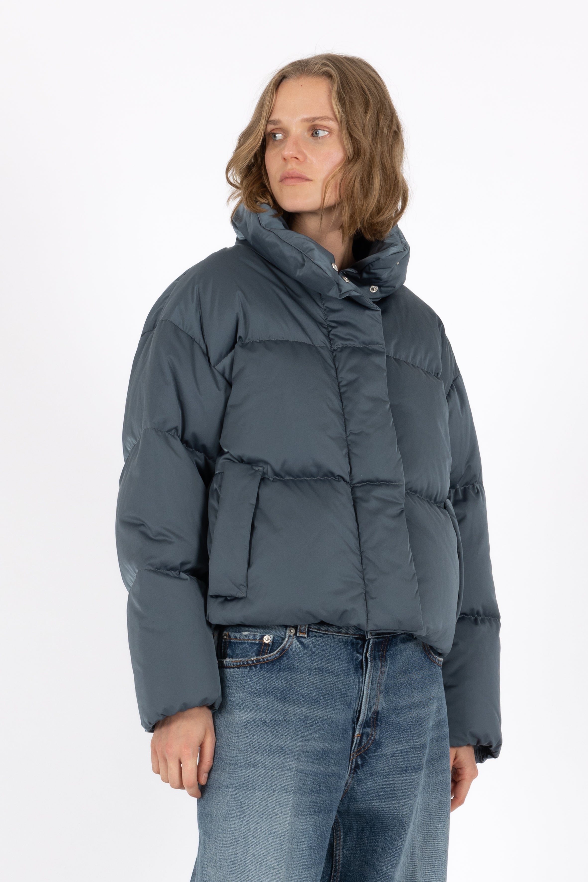 short down puffer in graphite blue