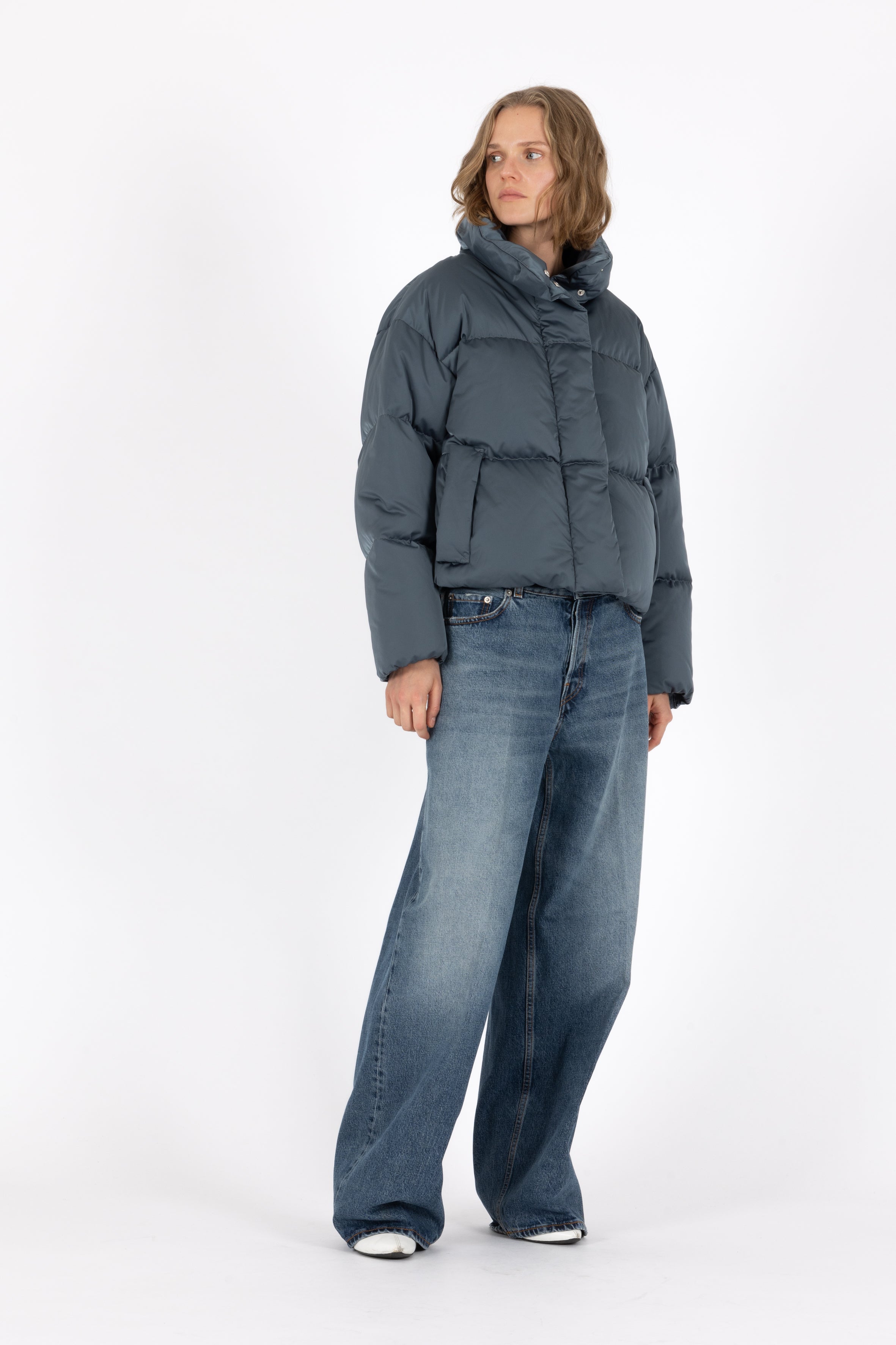 short down puffer in graphite blue