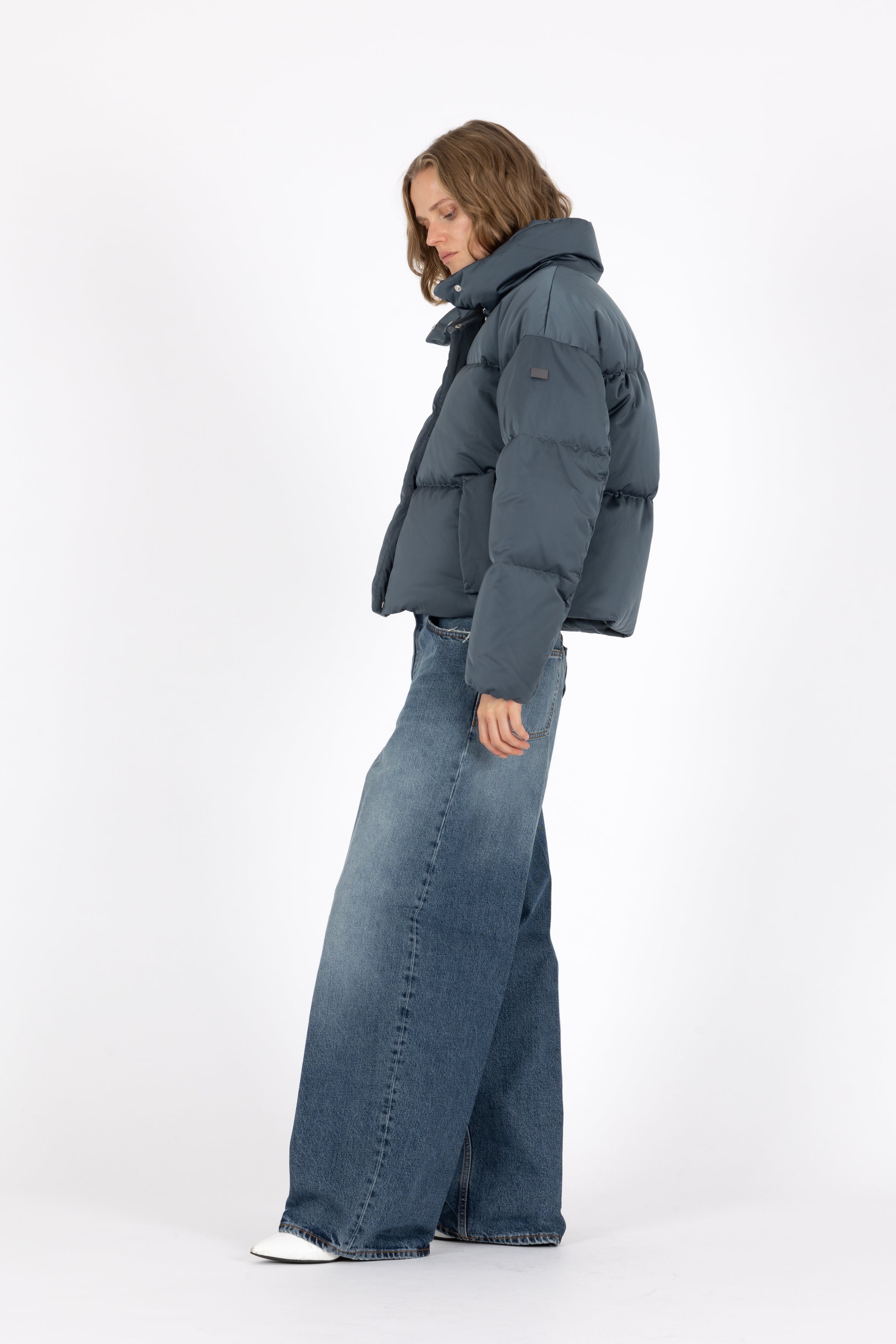 short down puffer in graphite blue