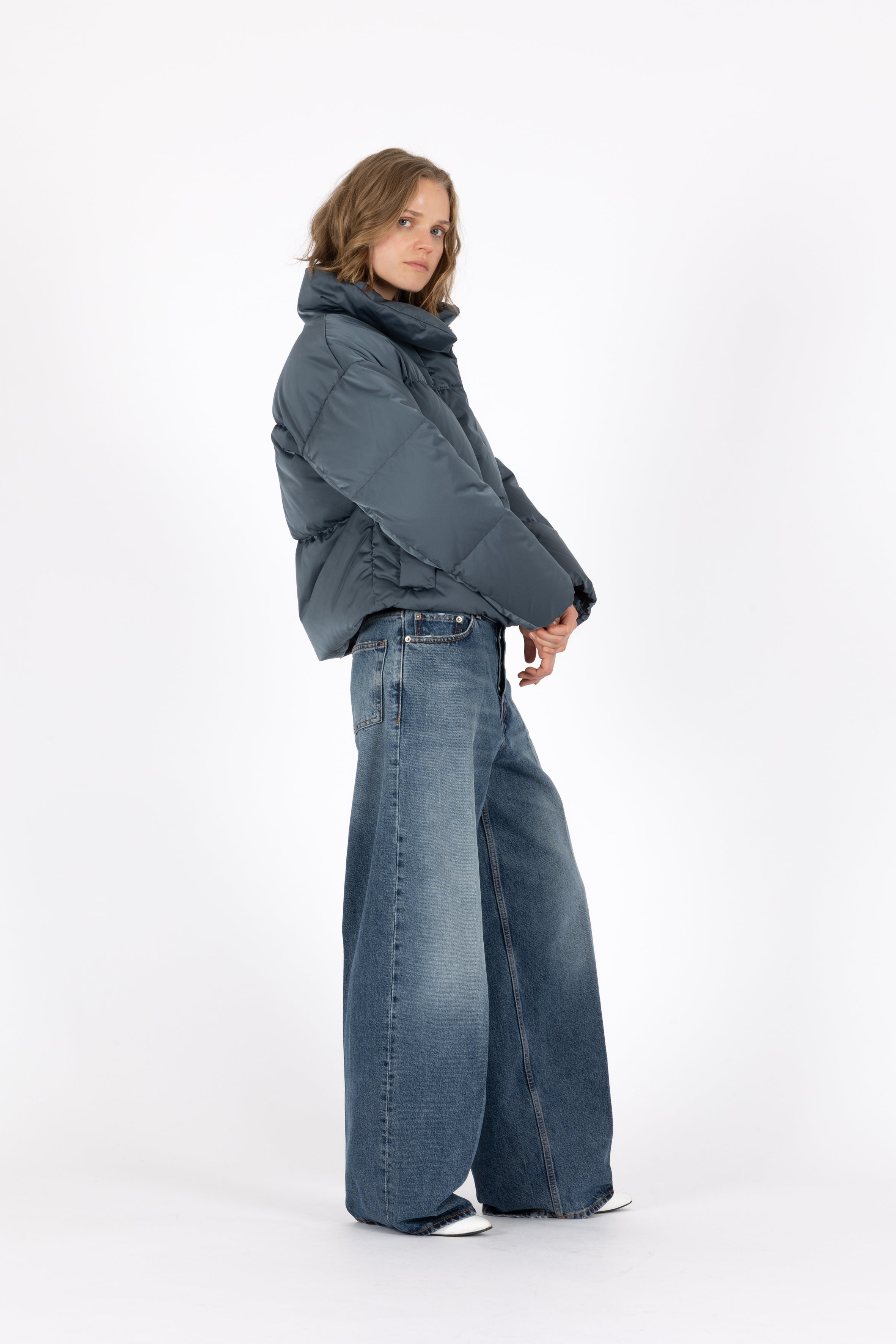 short down puffer in graphite blue