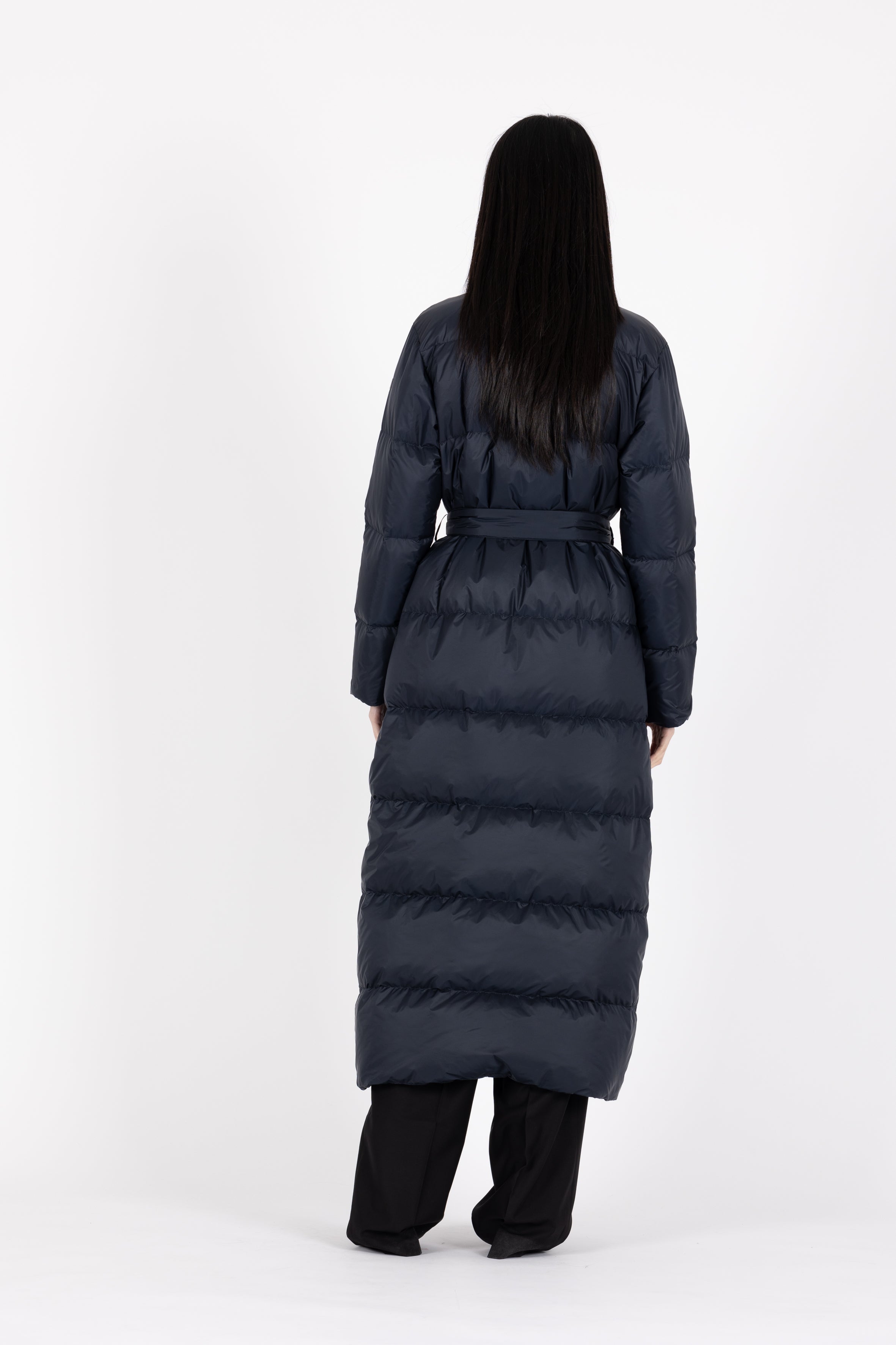 Lempelius light down coat with a straight silhouette