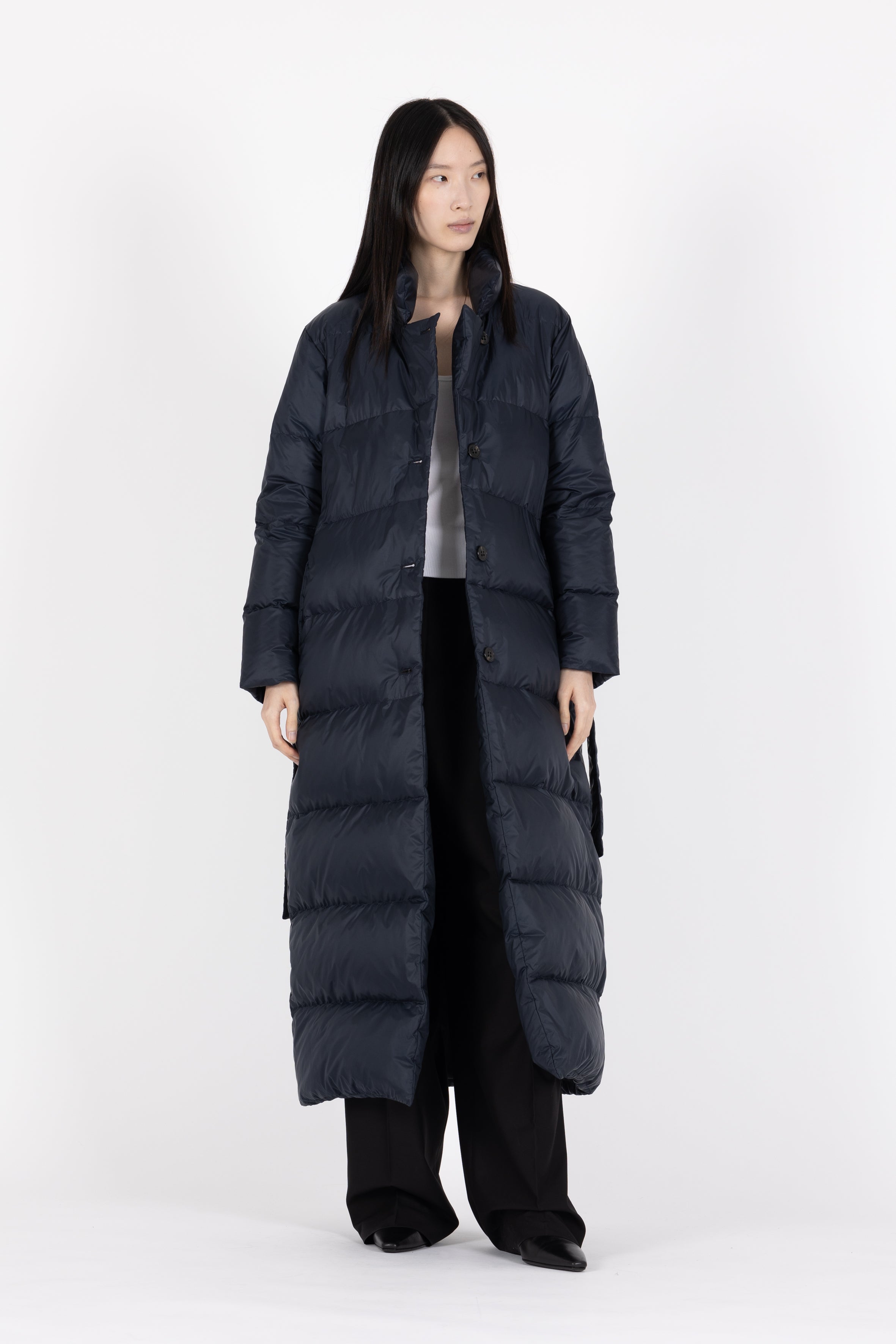 Lempelius light down coat with a straight silhouette
