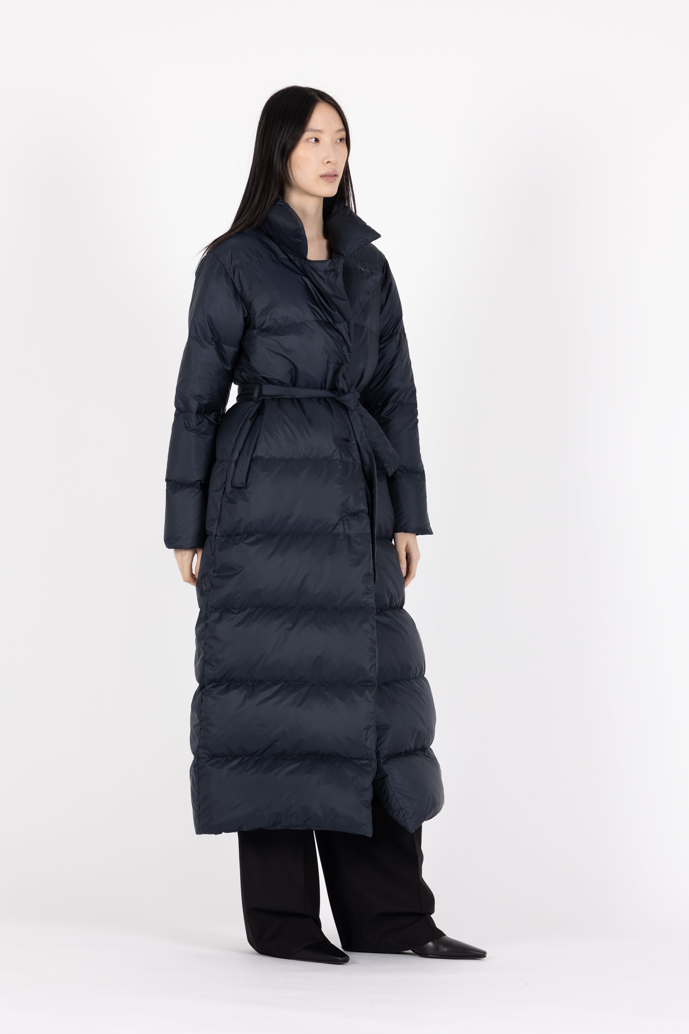 Lempelius light down coat with a straight silhouette