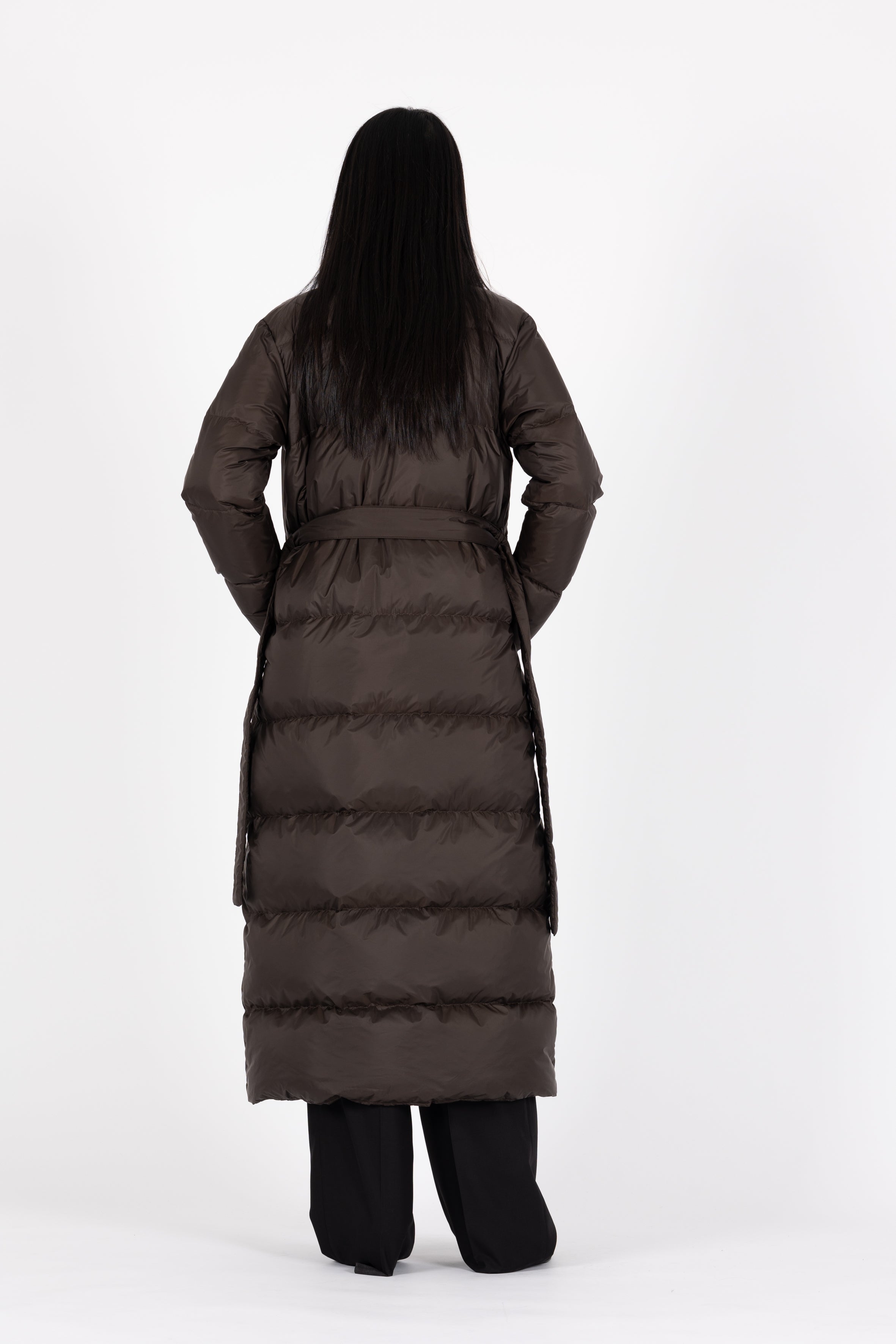 Lempelius light down coat with a straight silhouette