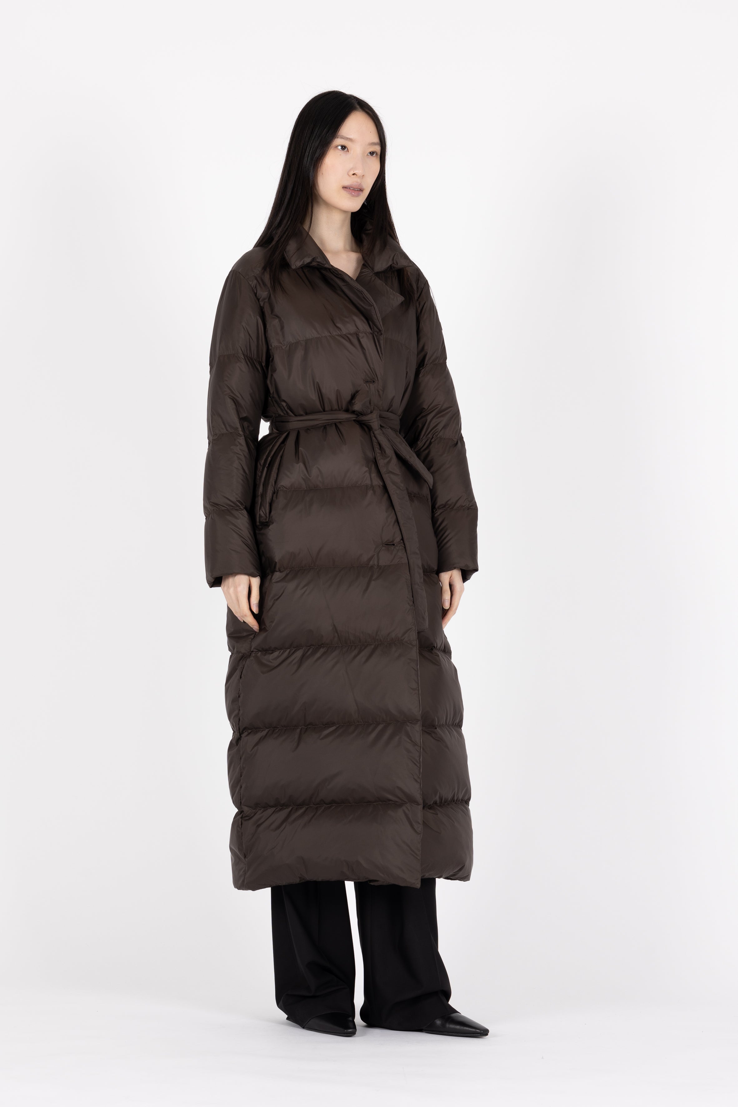 Lempelius light down coat with a straight silhouette