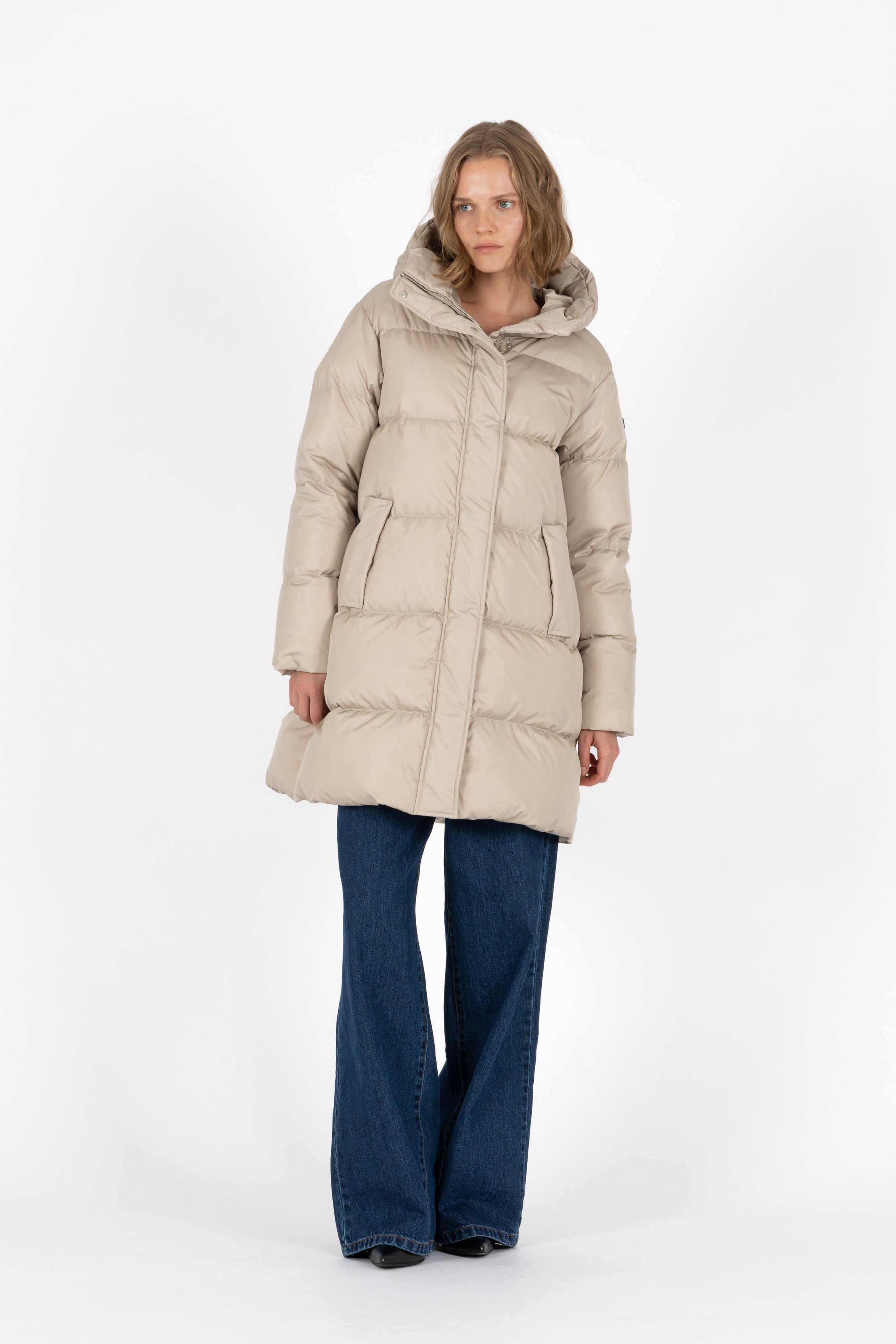 Minimal Lempelius down coat with welt pockets