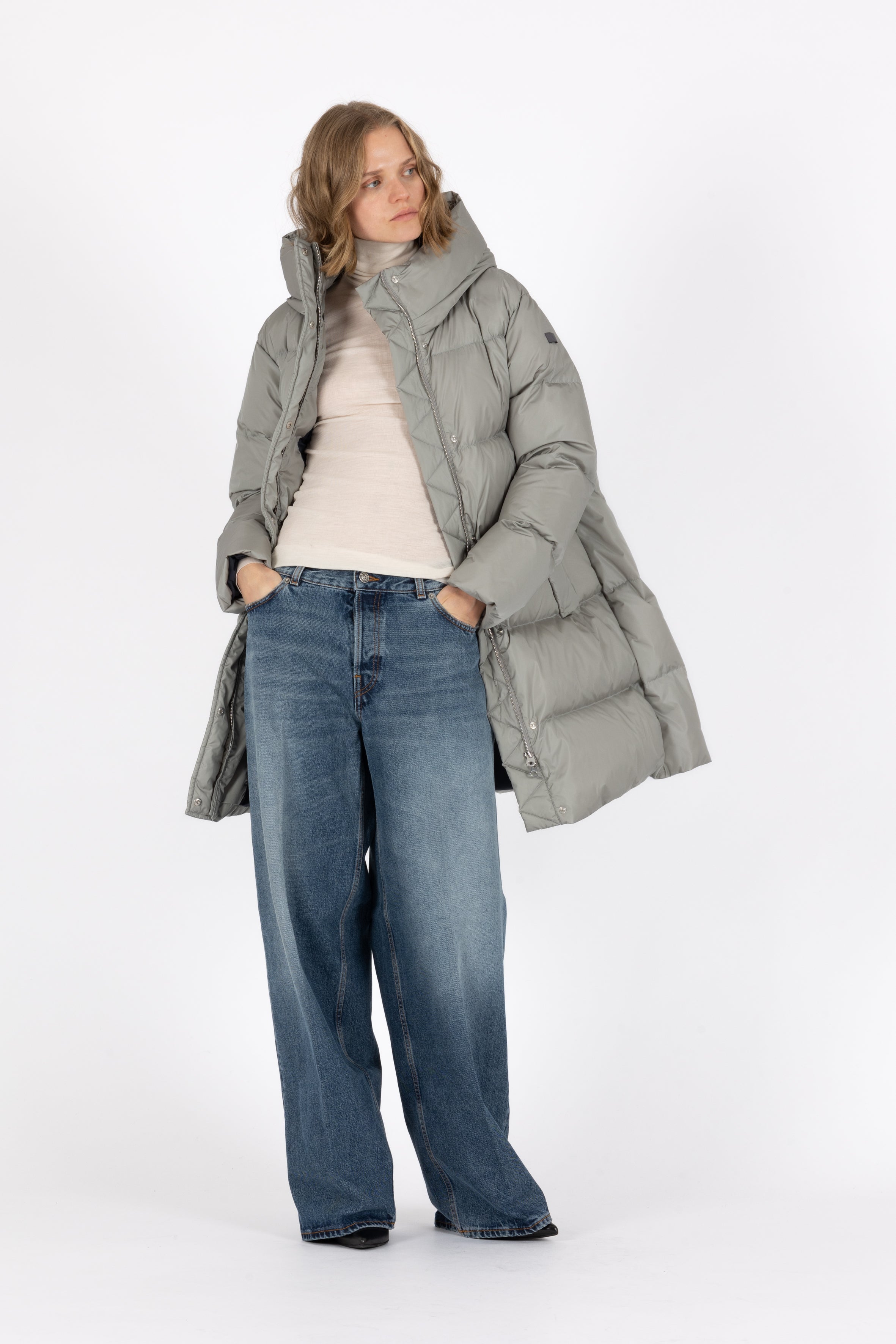 Minimal Lempelius down coat with welt pockets
