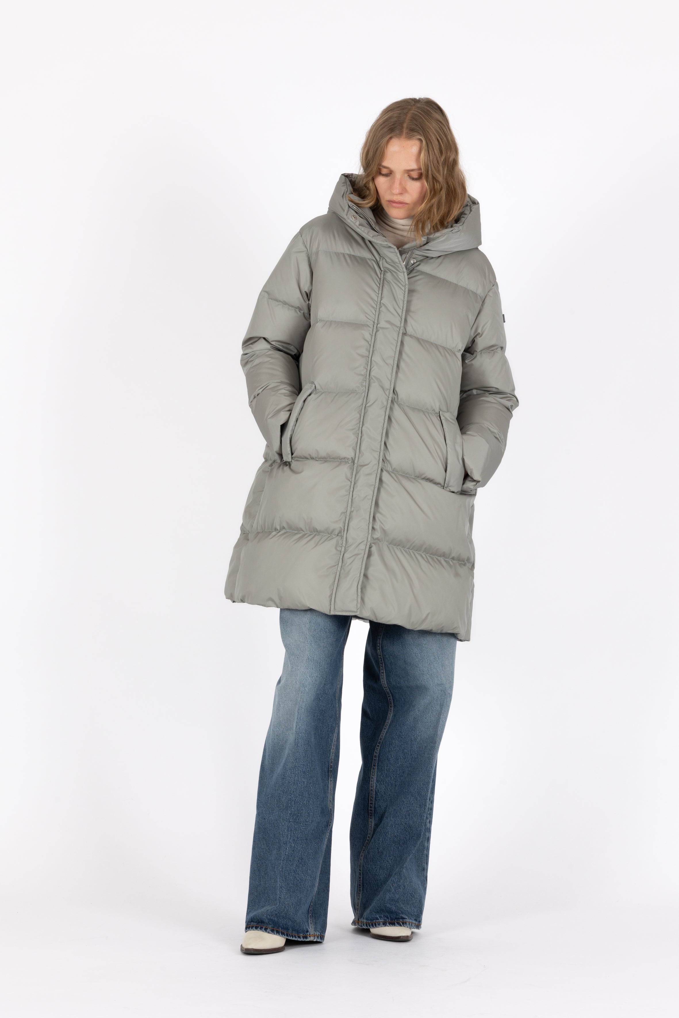 Minimal Lempelius down coat with welt pockets
