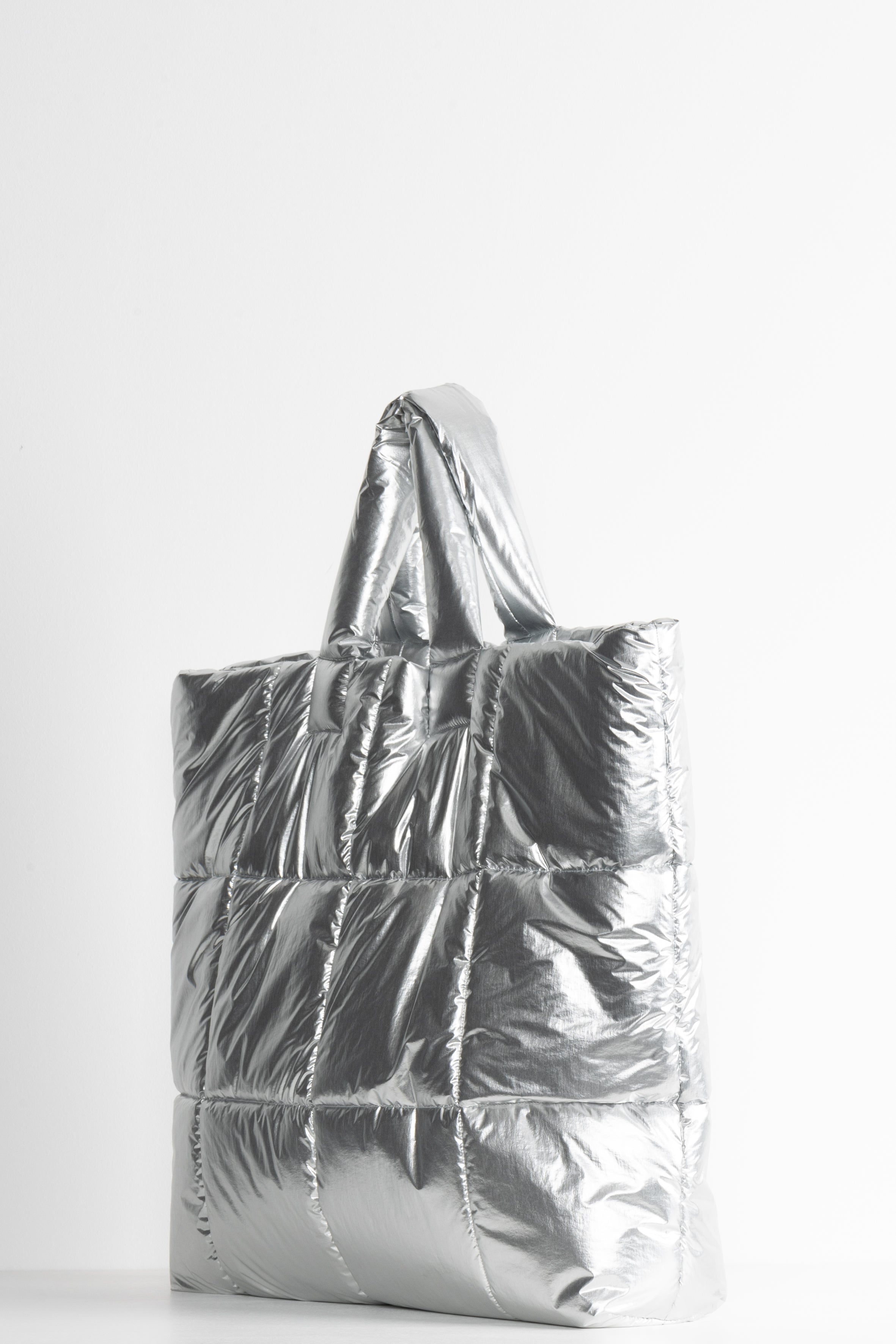 oversized Lempelius Puffer bag in the color silver