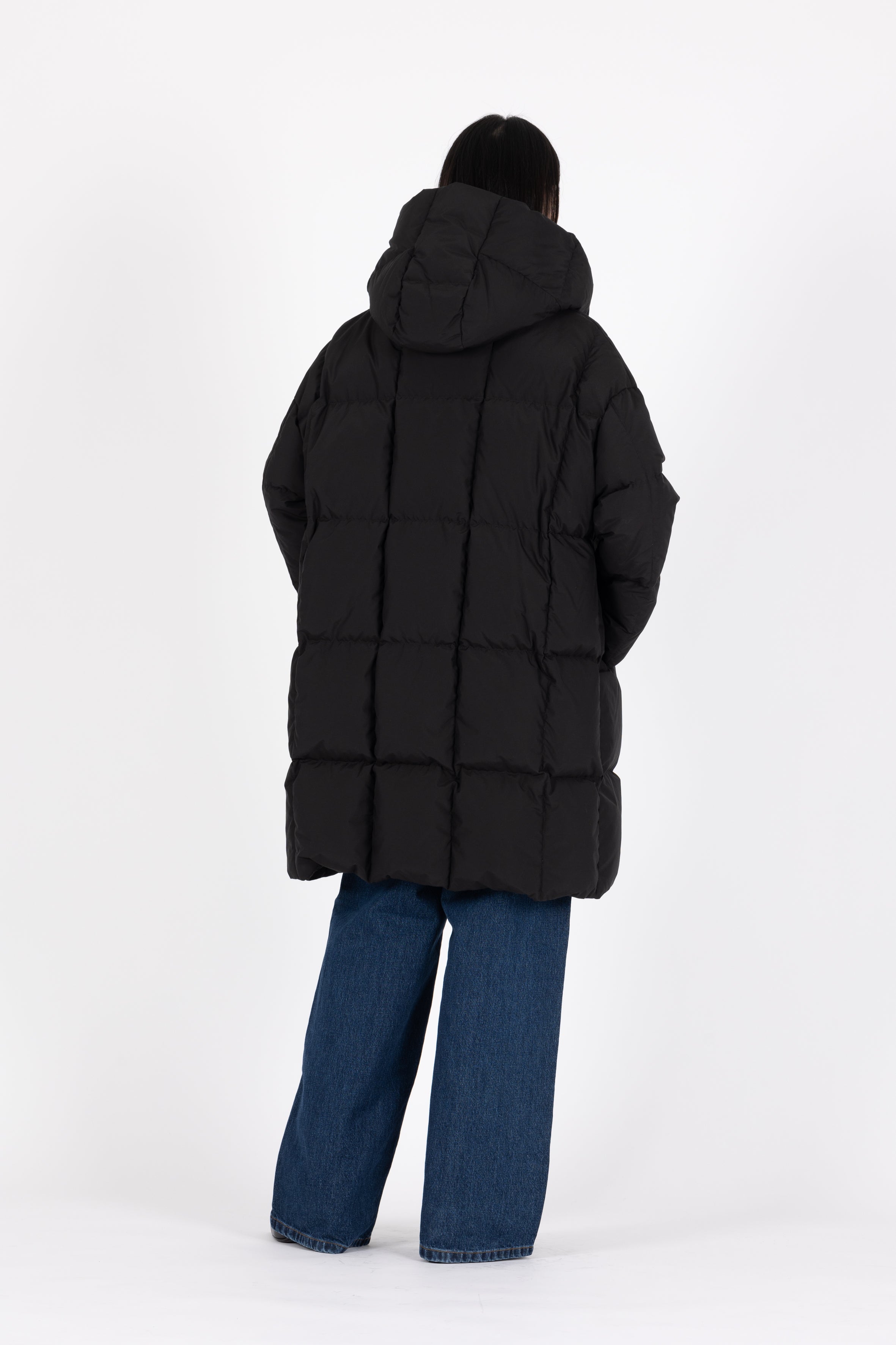 Lempelius wrap down jacket in the color black
