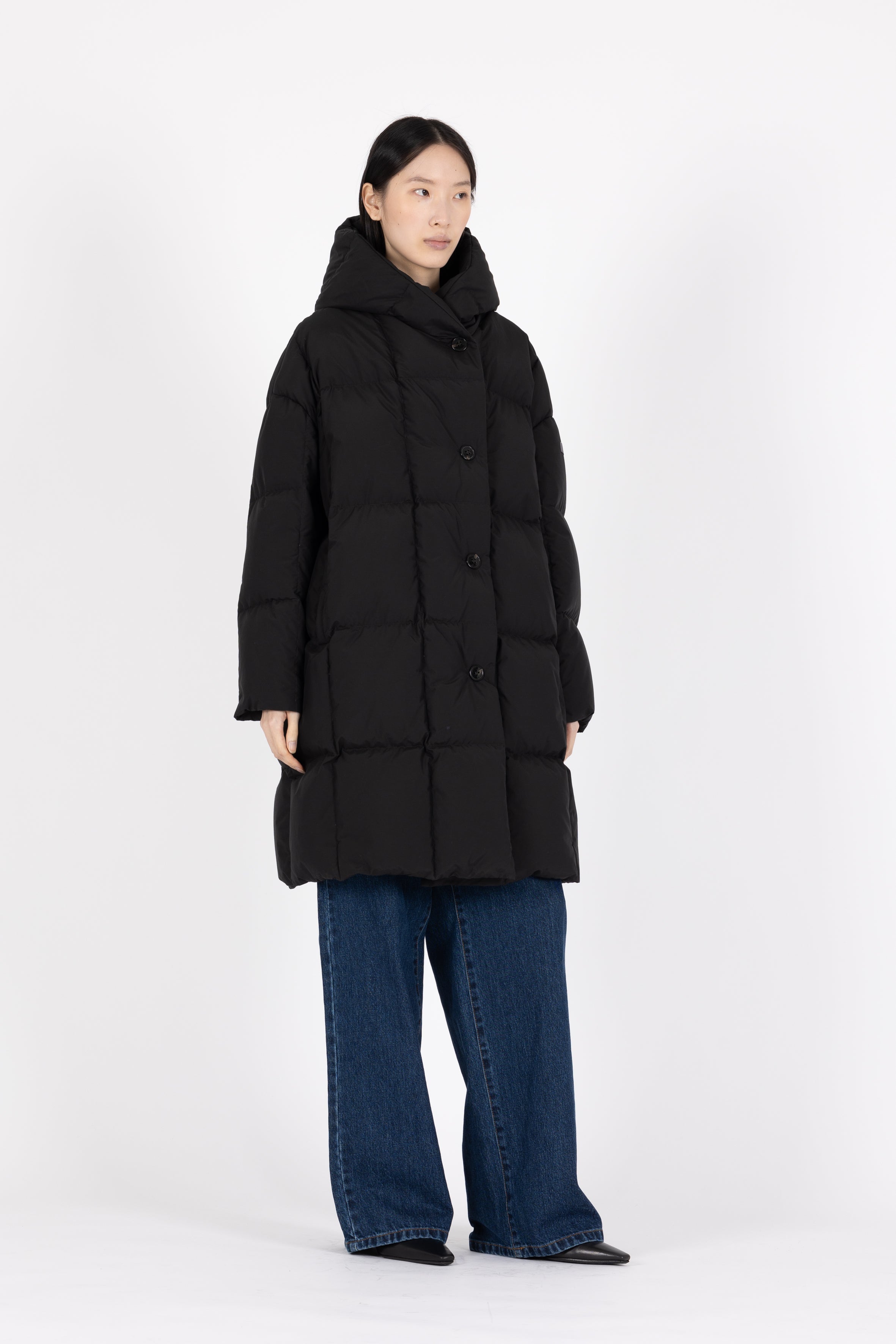 Lempelius wrap down jacket in the color black