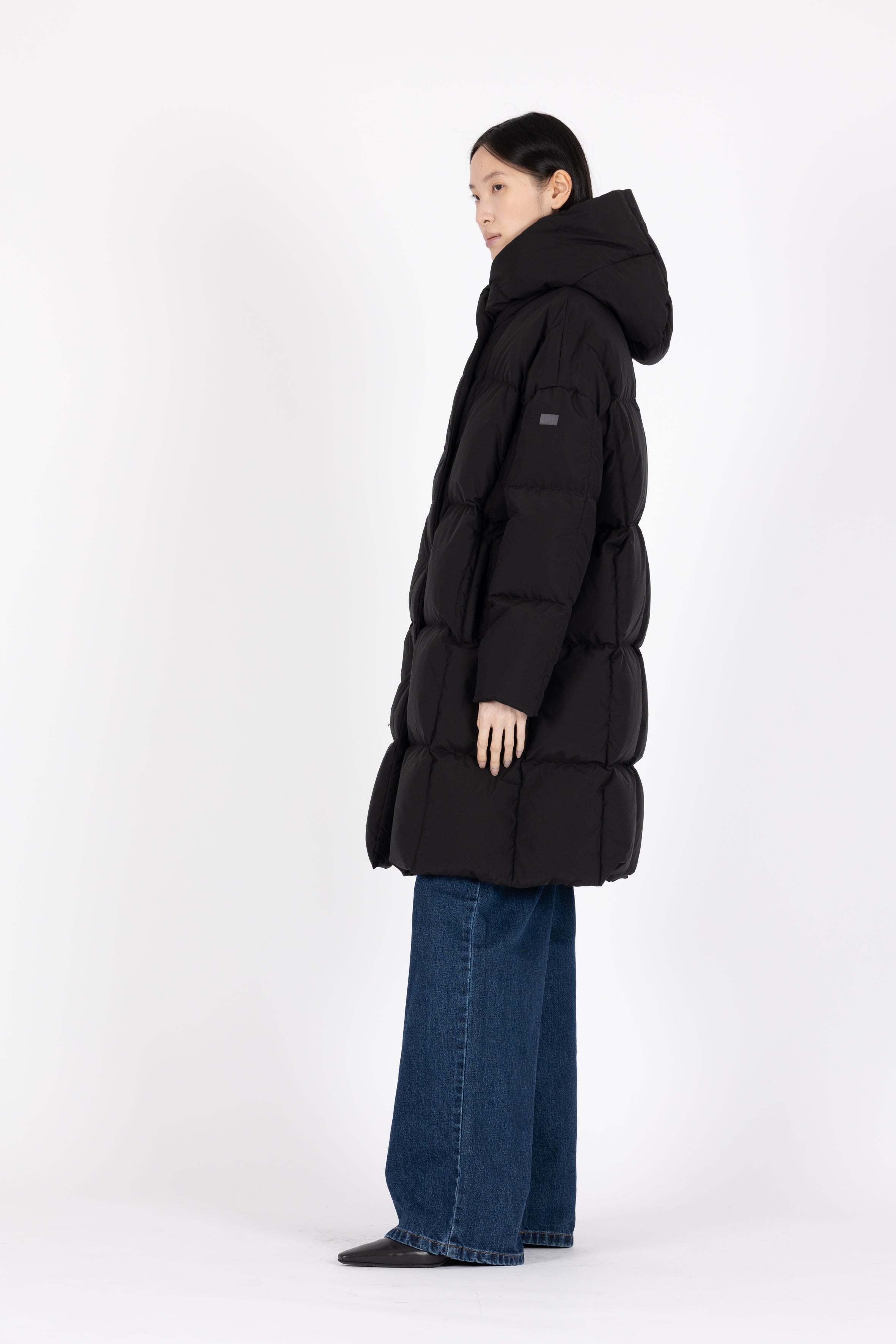 Lempelius wrap down jacket in the color black