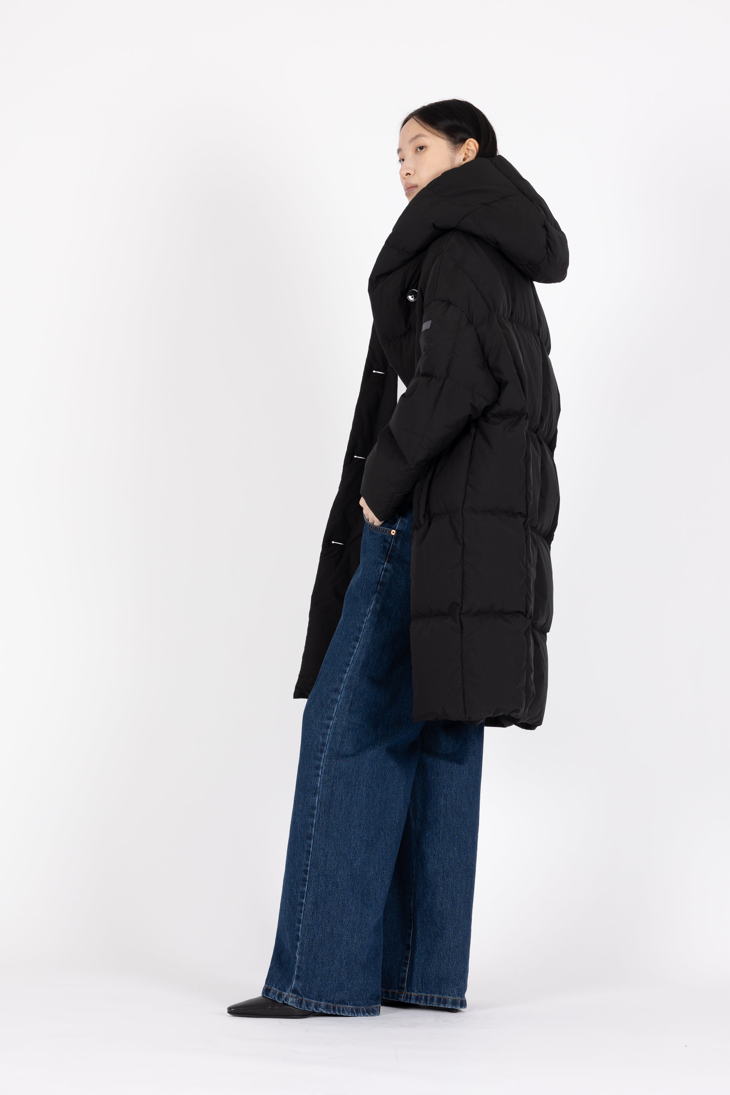 Lempelius wrap down jacket in the color black