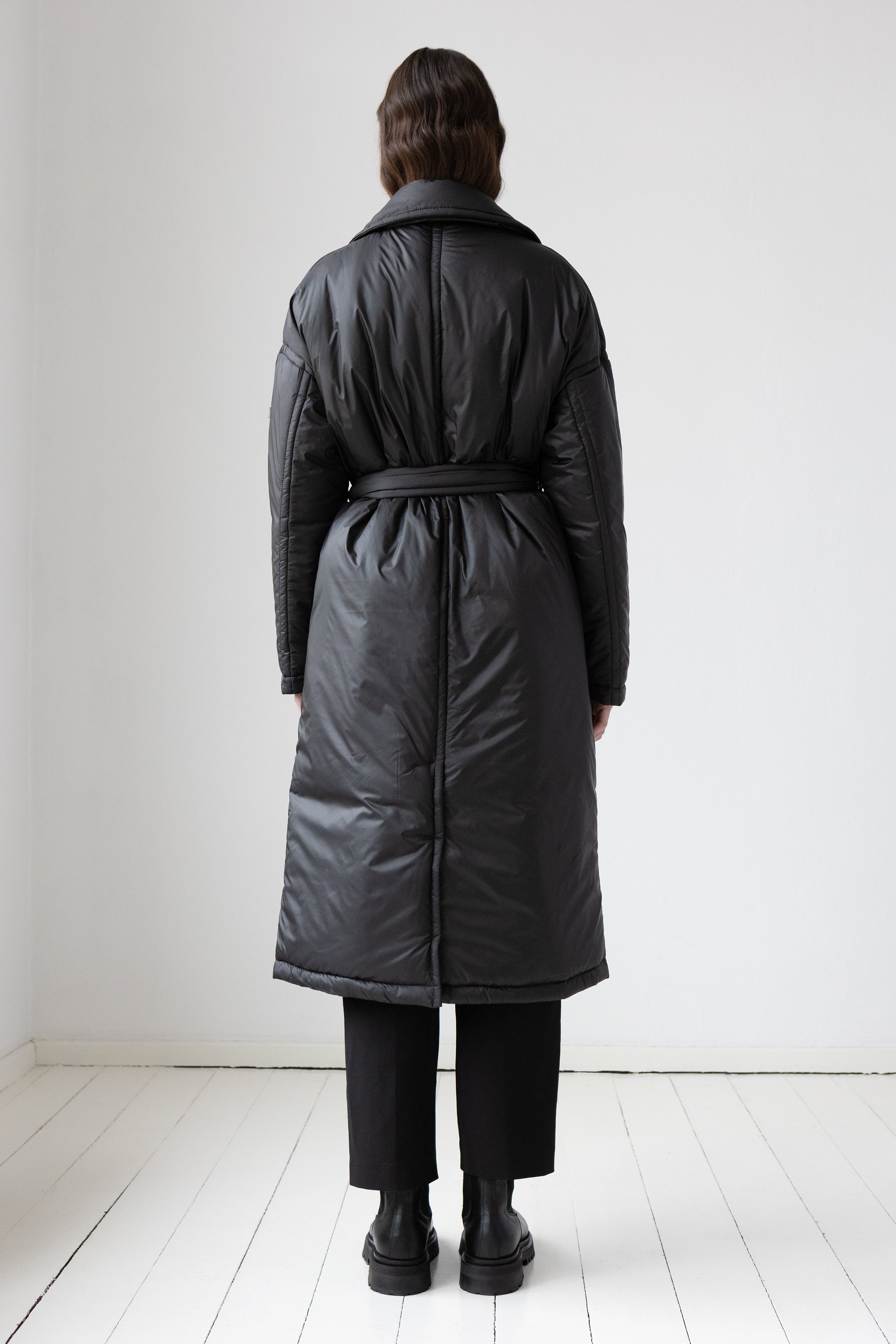 lightweight Lempelius trenchcoat with a relaxed fit