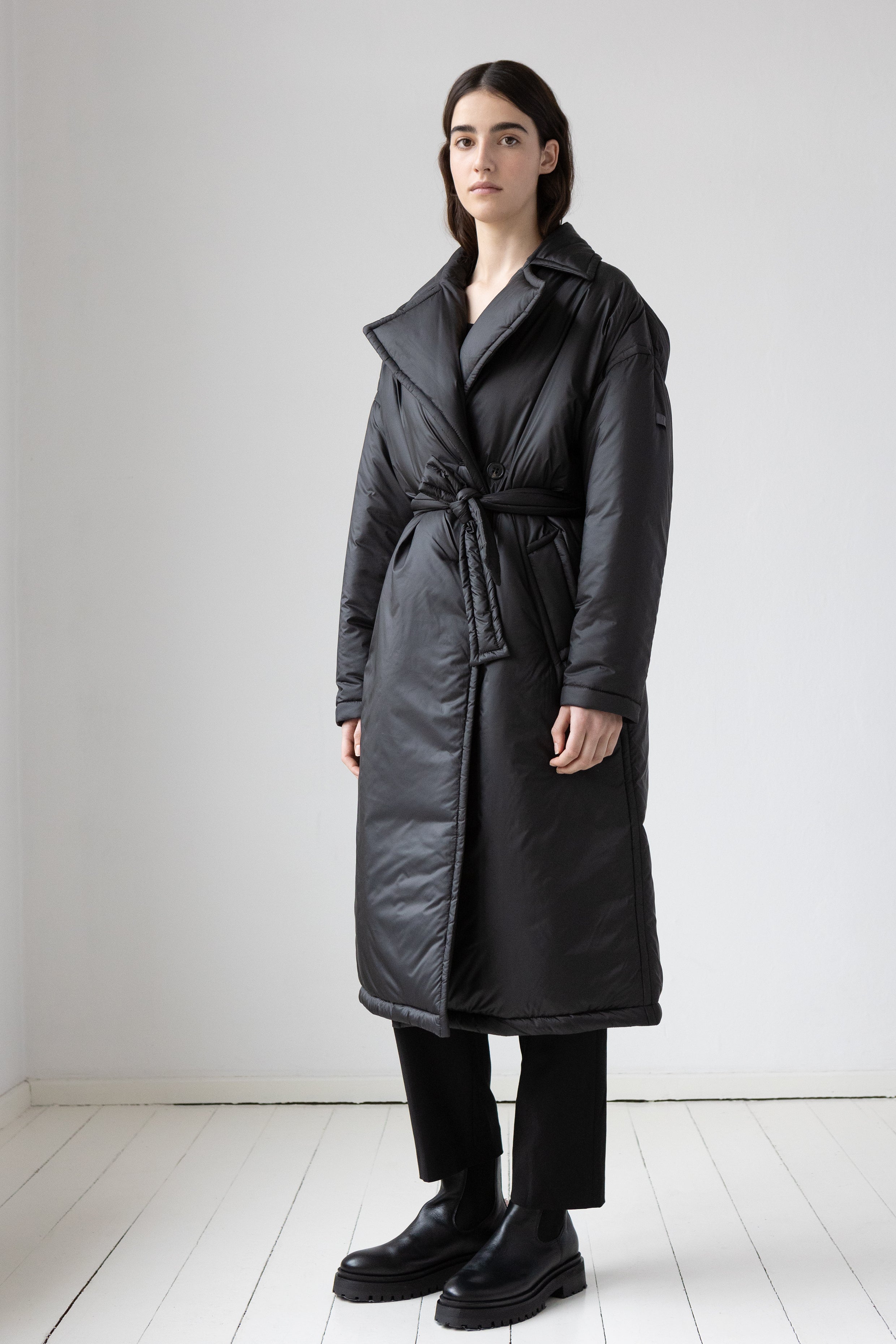 lightweight Lempelius trenchcoat with a relaxed fit