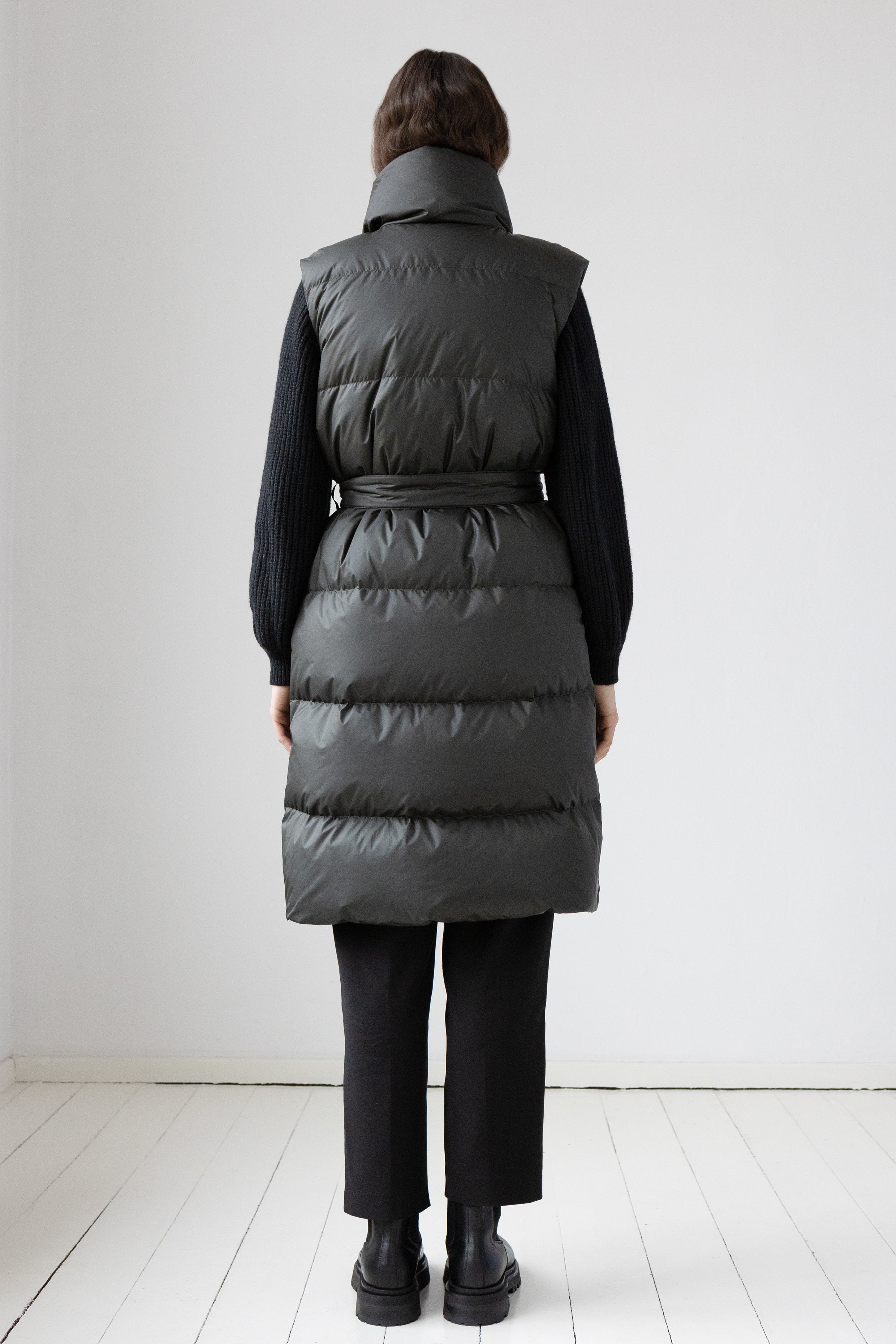 Long Lempelis down gilet in deep green