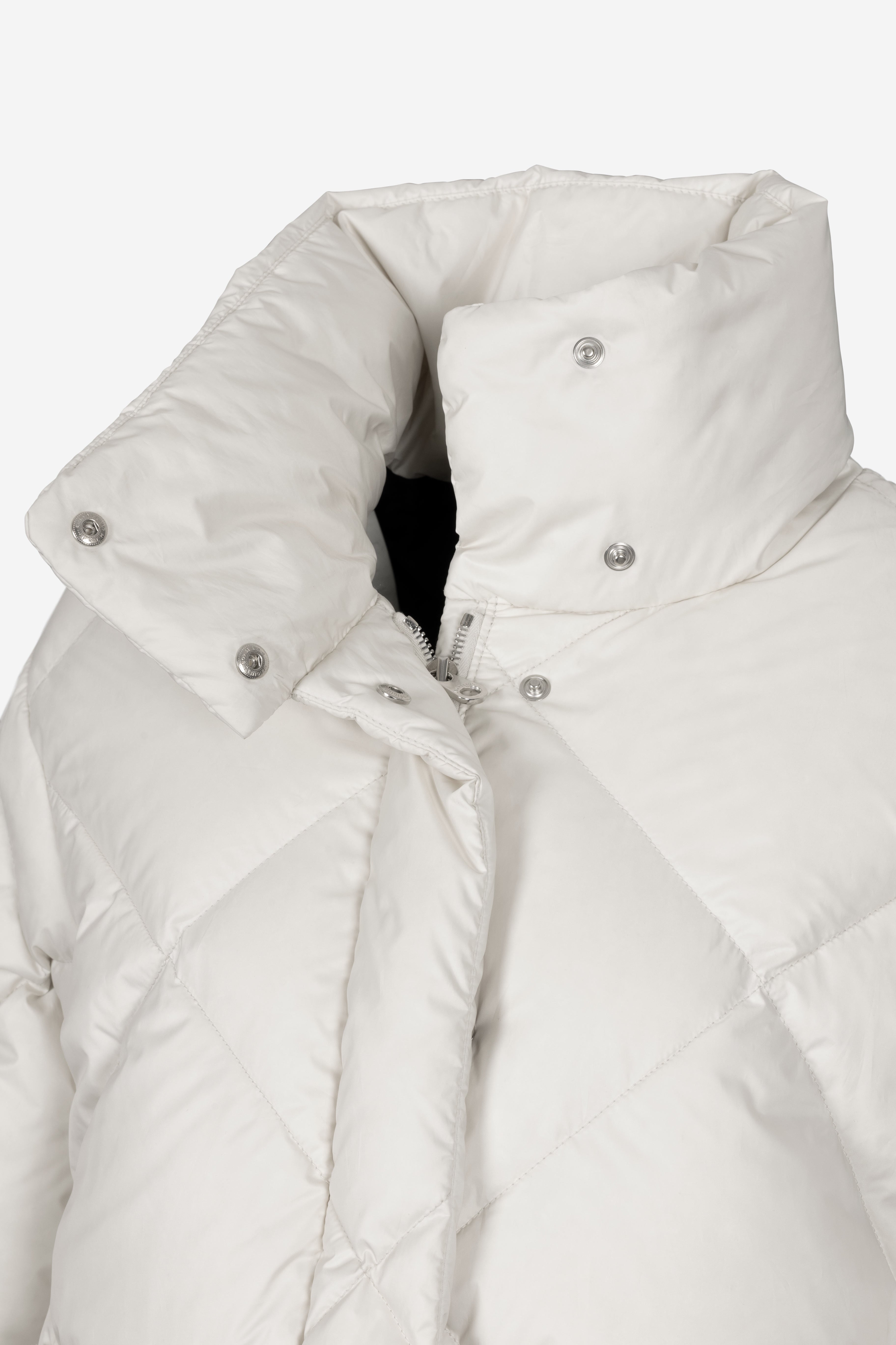 short Diamond quilted Lempelius Jacket in color off-white