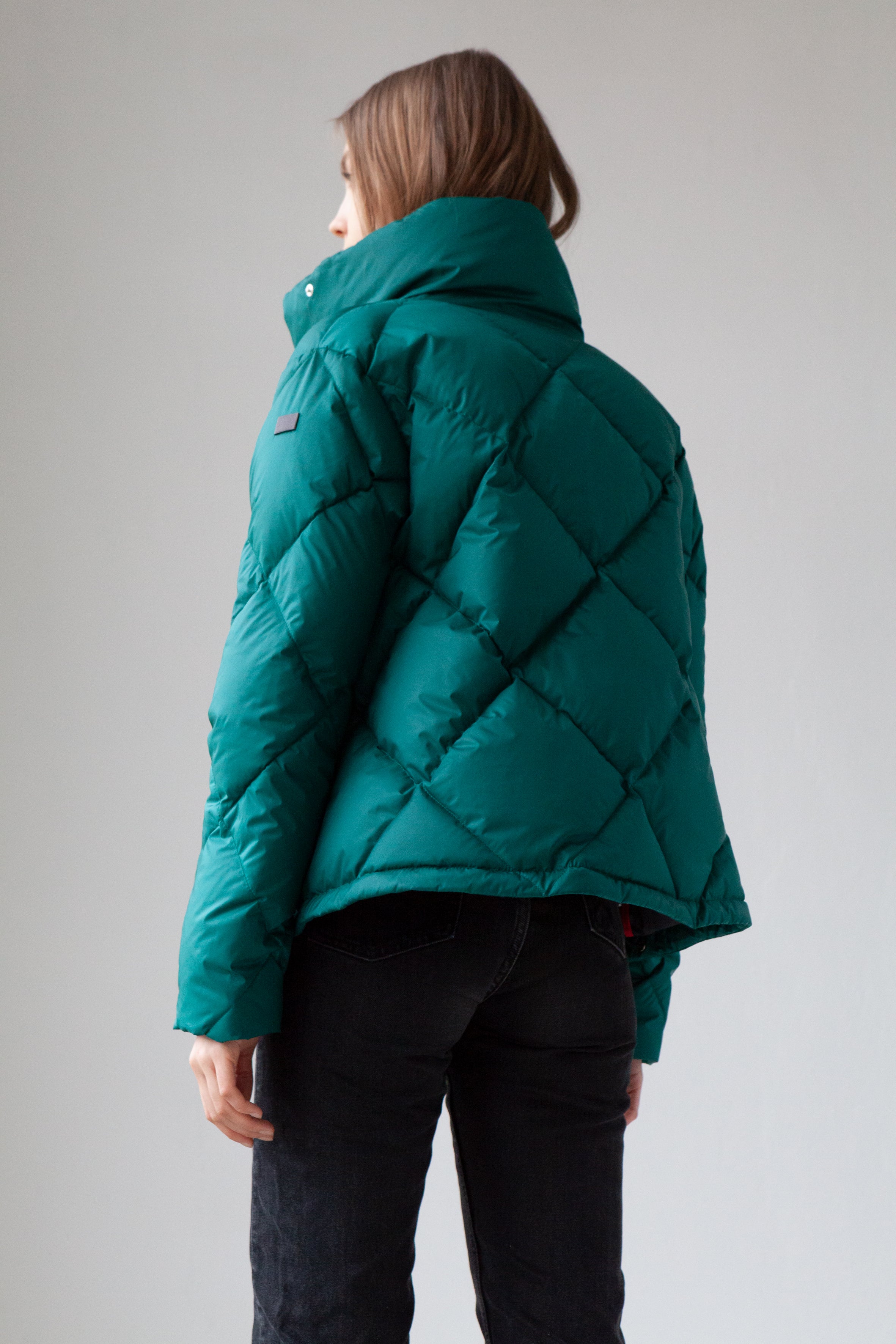 short Diamond quilted Lempelius Jacket in color petrol bottle green