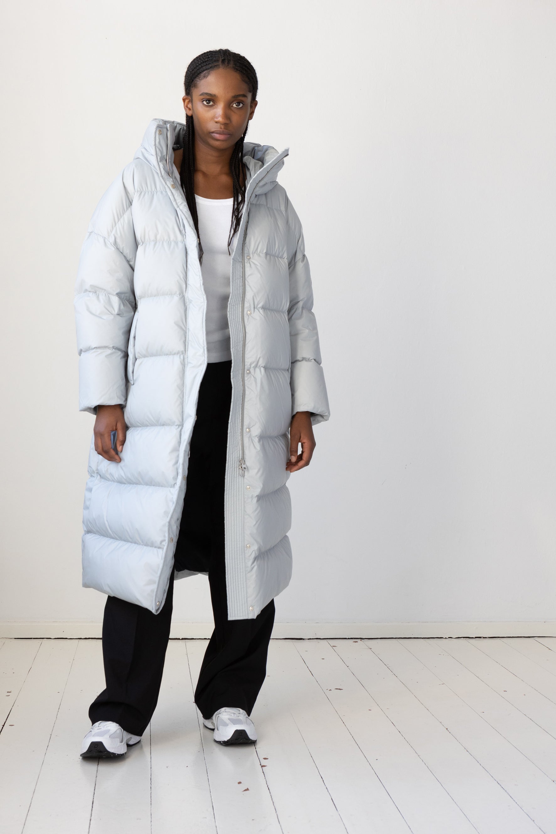 Dropped shoulders Lempelius long downcoat in iced grey