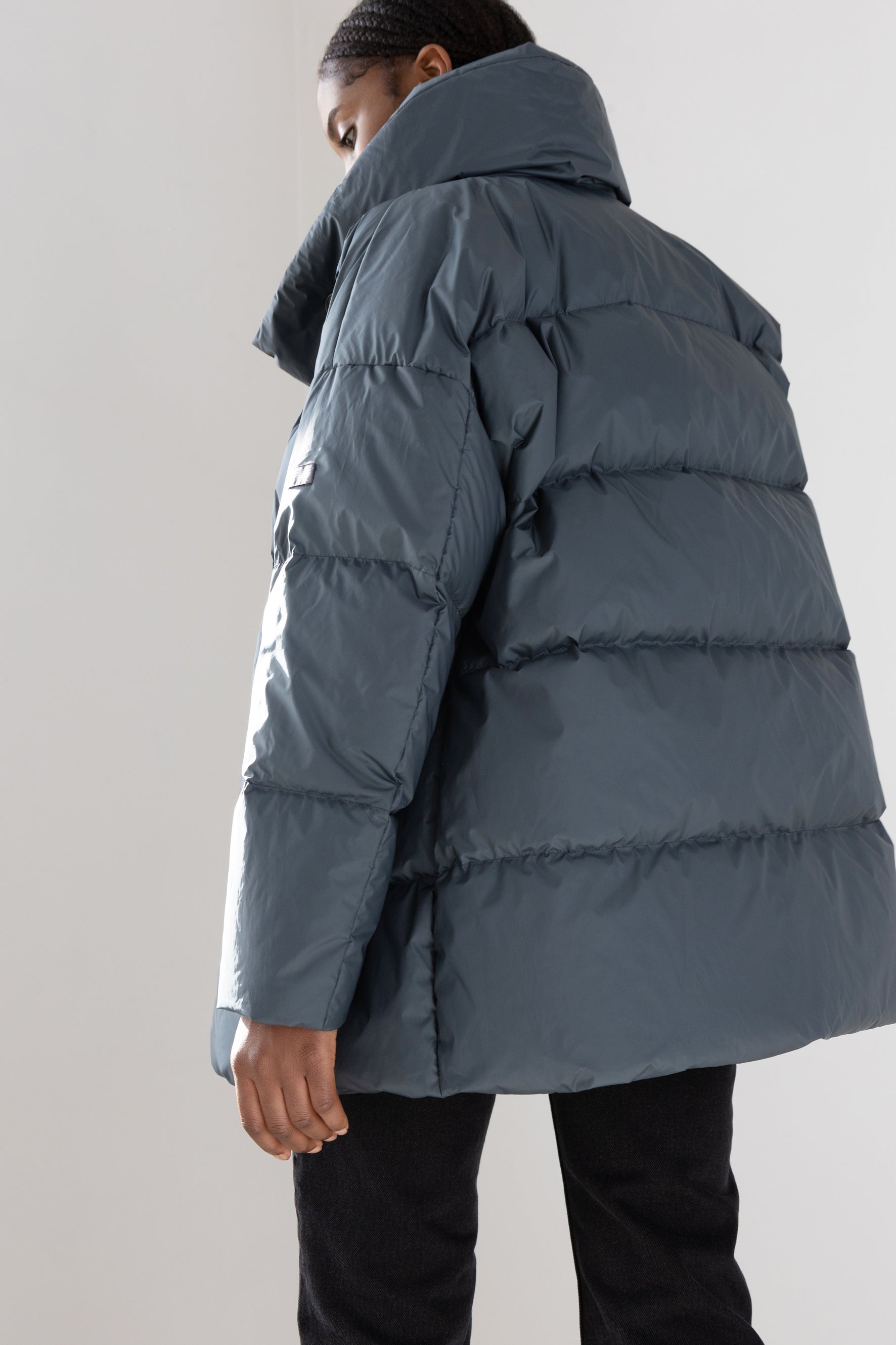 short quilted Lempelius down jacket in color bluegrey