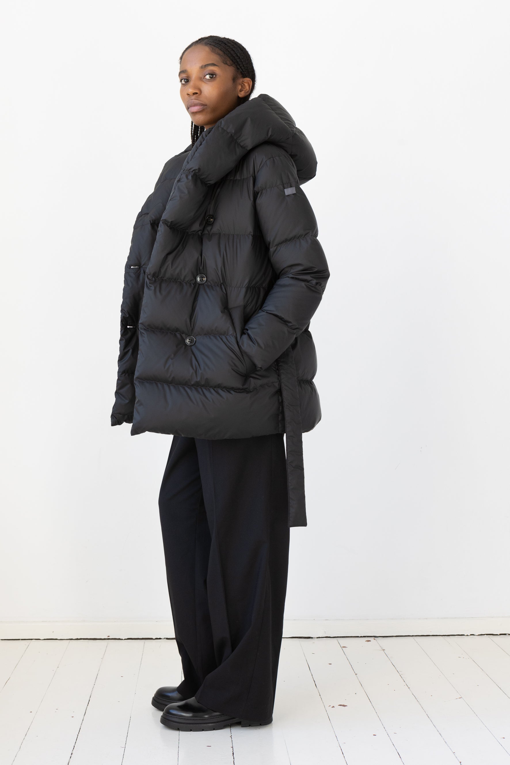 slim silhouette Lempelius down coat in the color black
