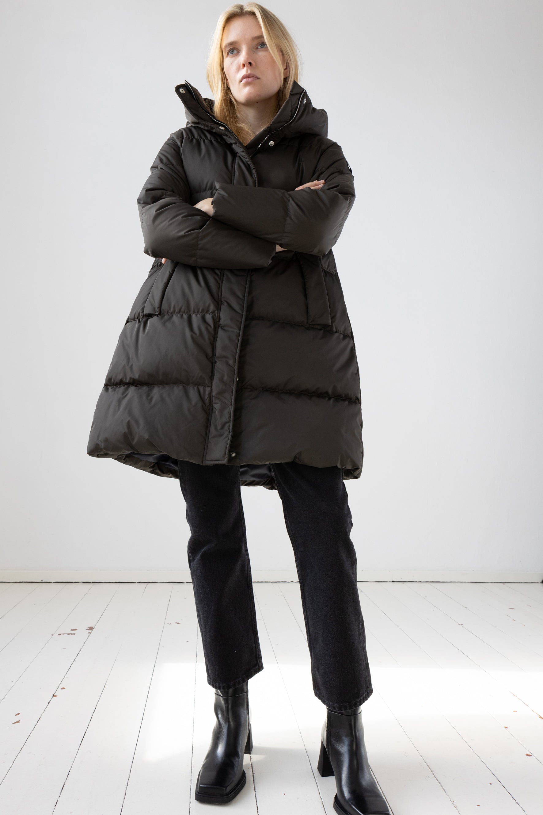 Minimal Lempelius down coat with welt pockets