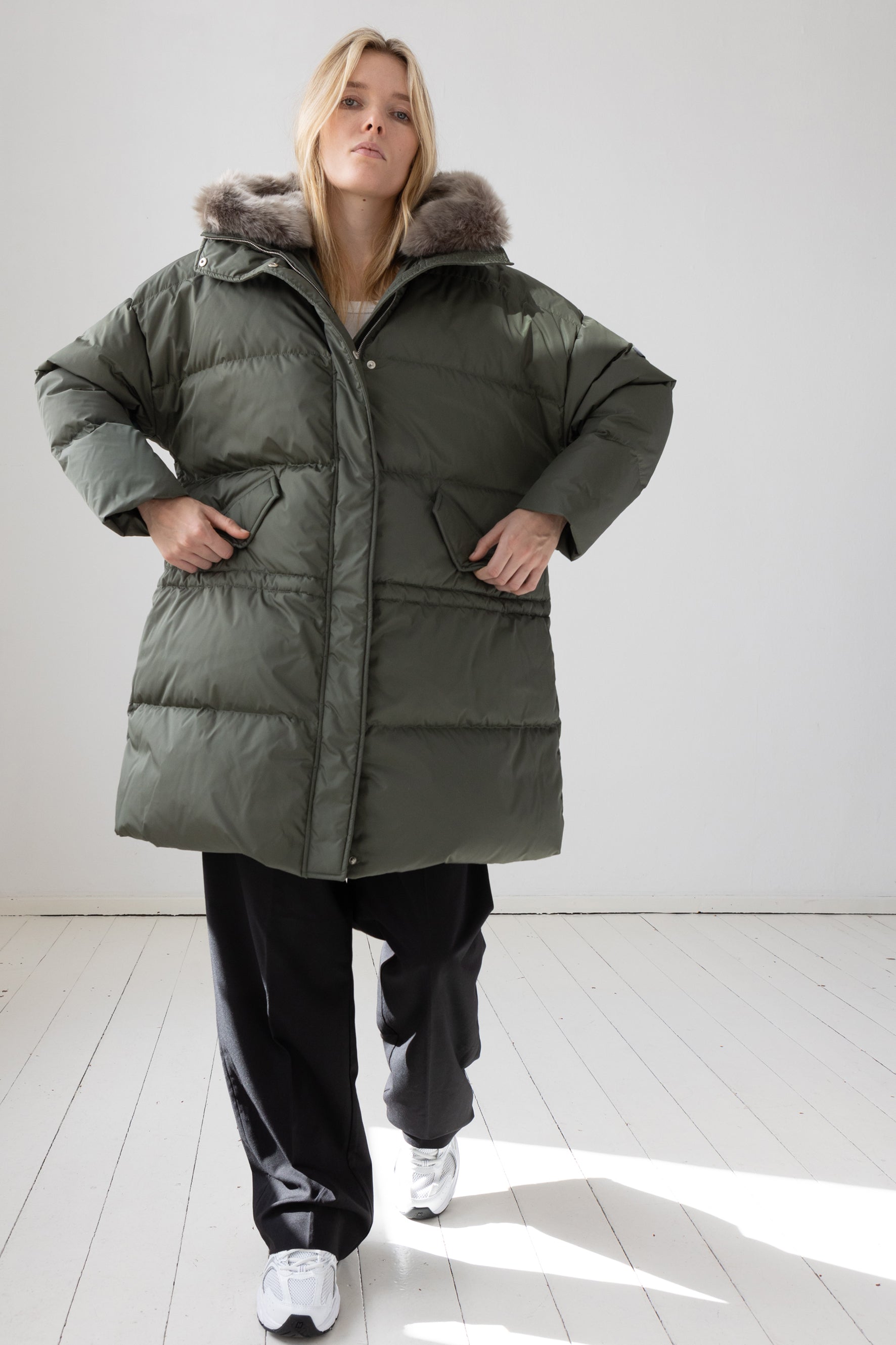 oversized Lempelius down parka in the color mud green