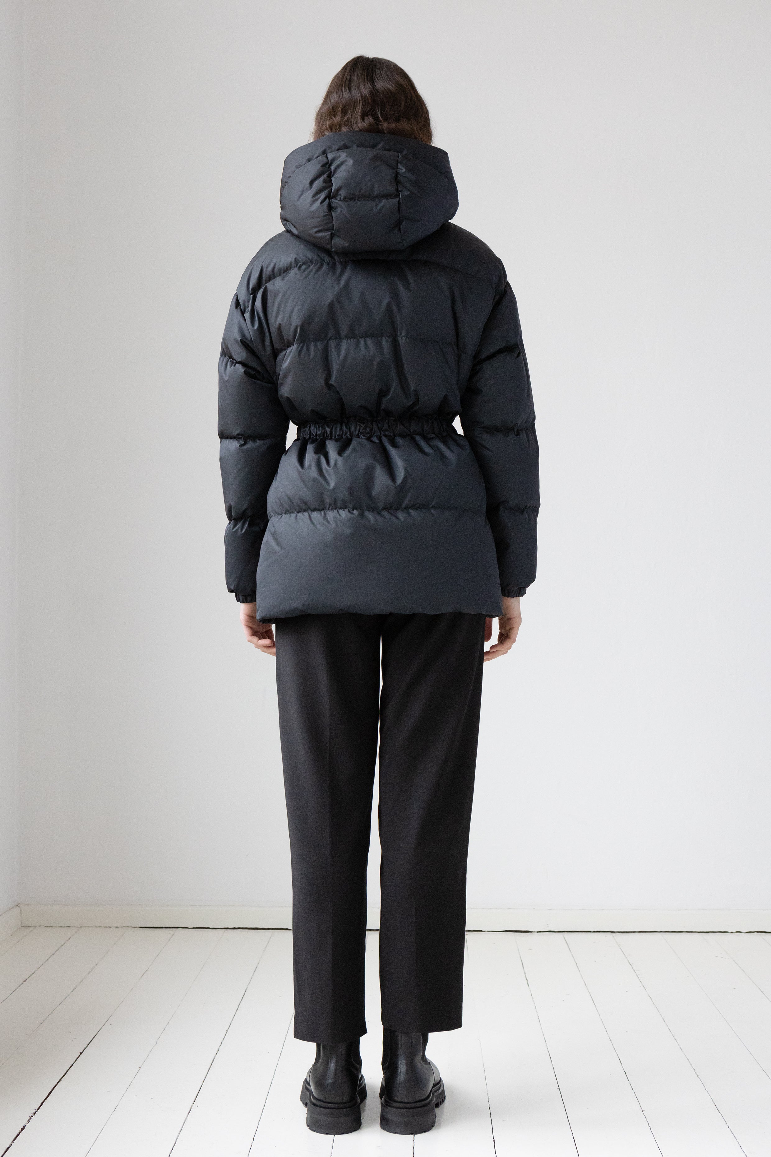 Short Lempelius Down jacket with adjustable drawstrings