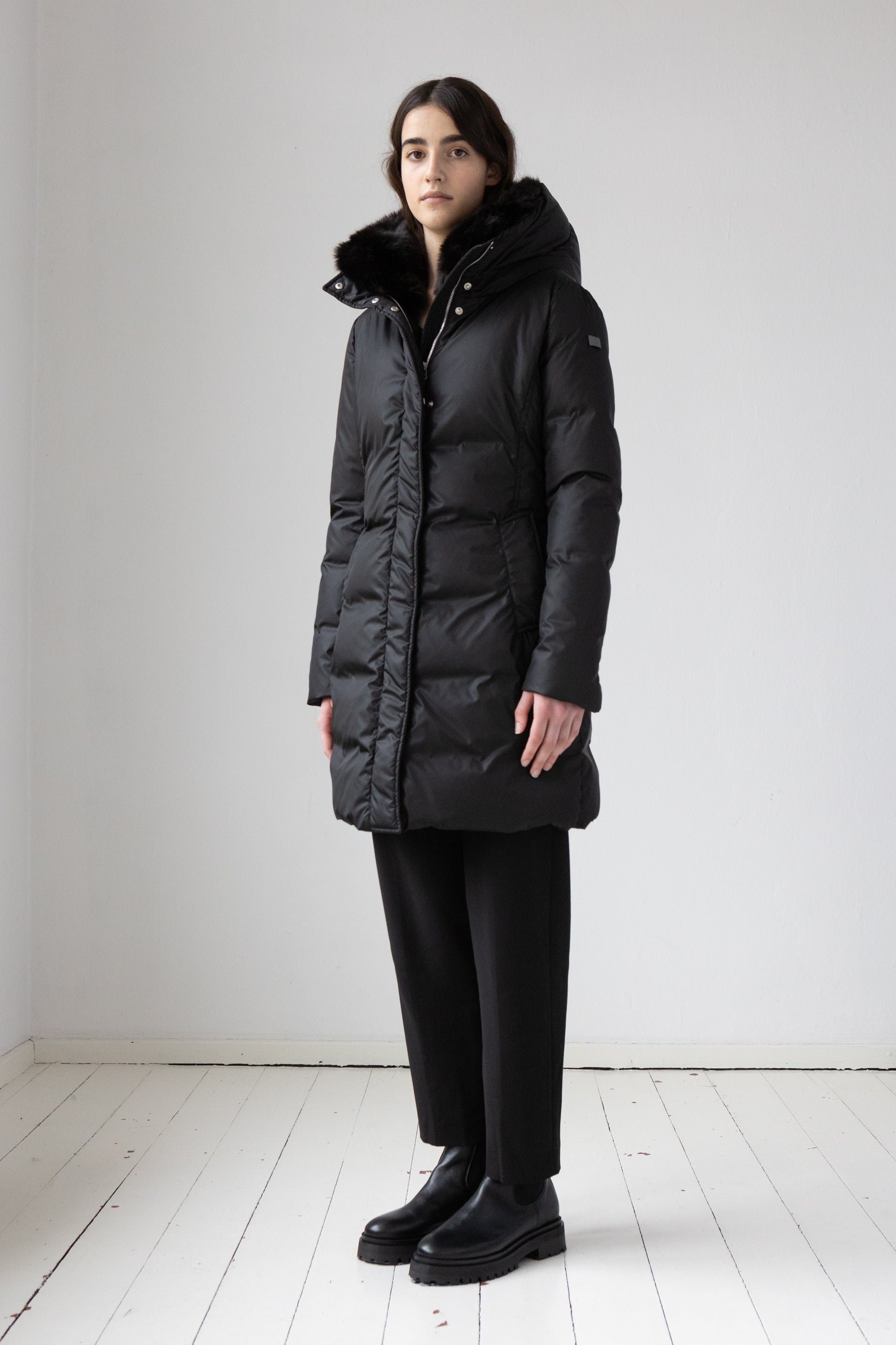 Fitted Lempelius down coat with faux fur