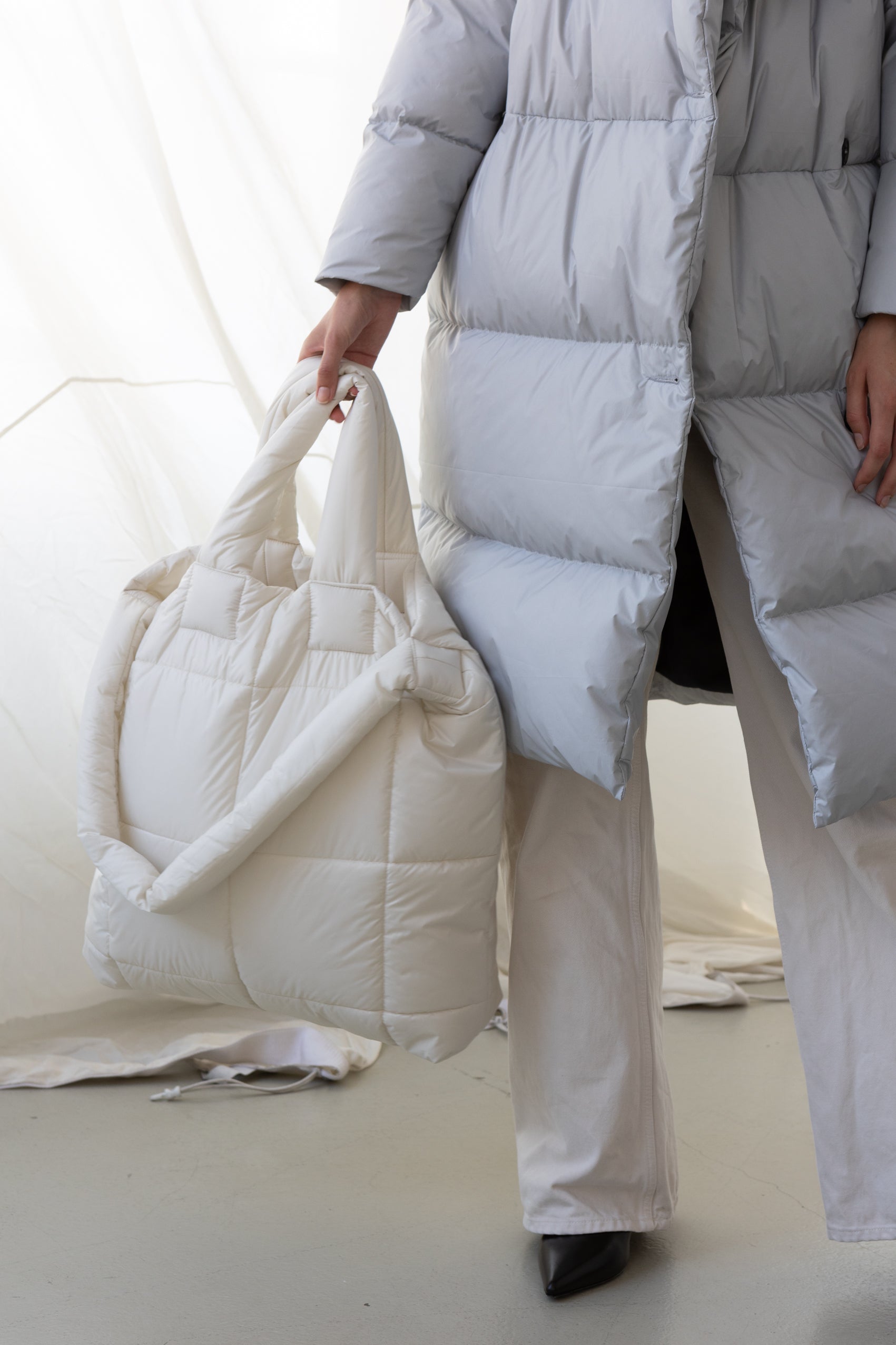 Voluminous Lempelius Pufferbag in the color white