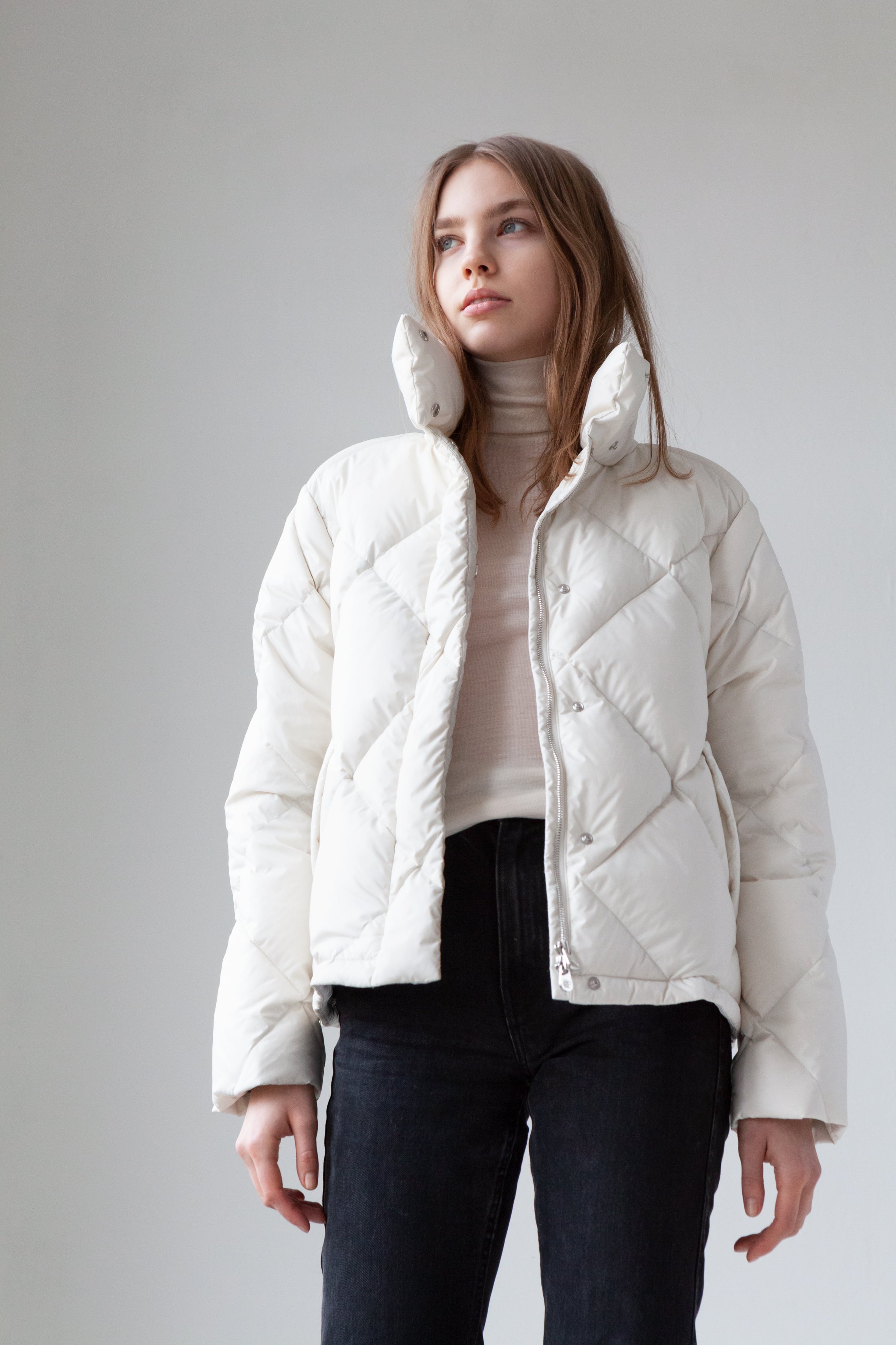 short Diamond quilted Lempelius Jacket in color off-white