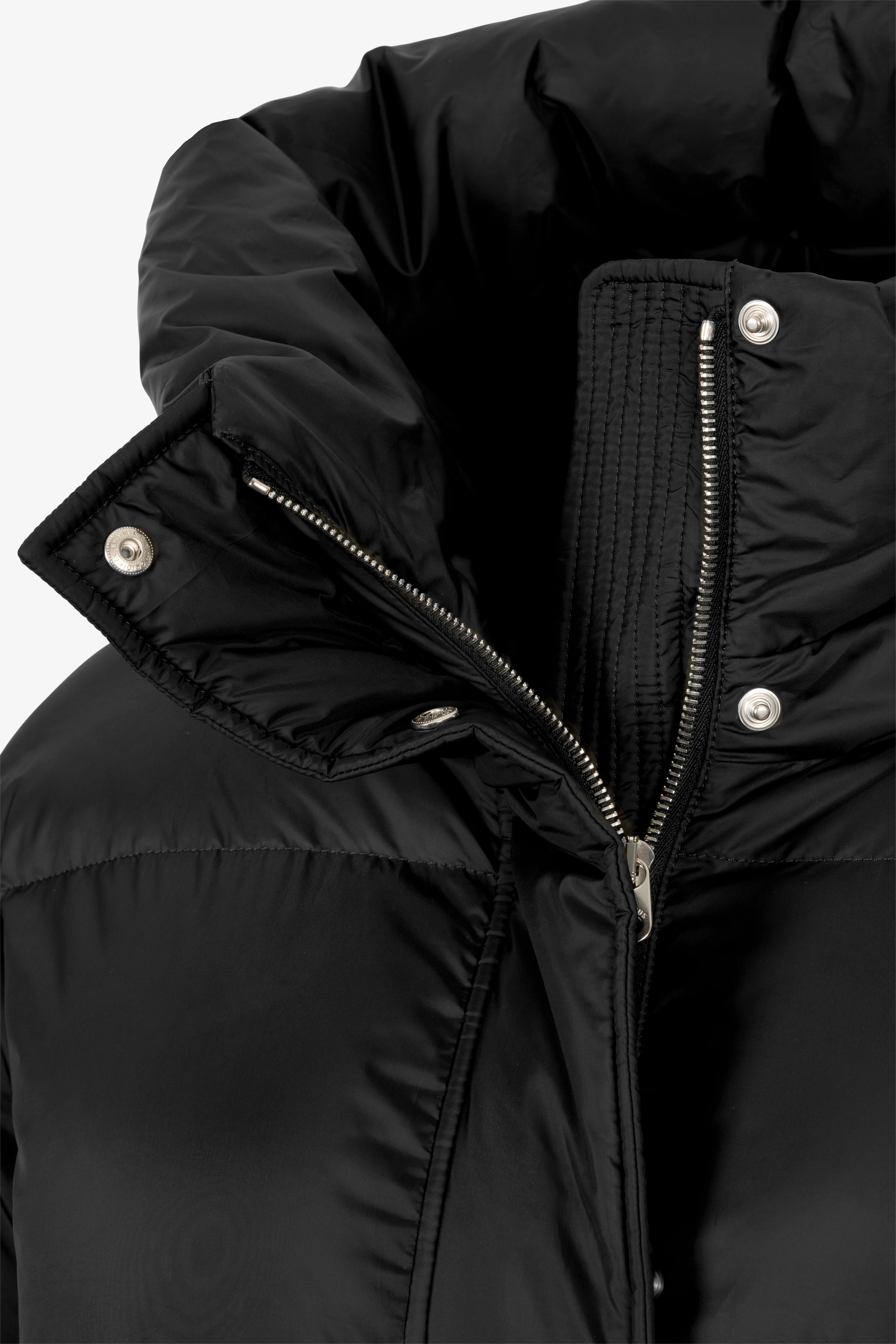 Long hooded Lempelius downcoat with a slim sihouette 
