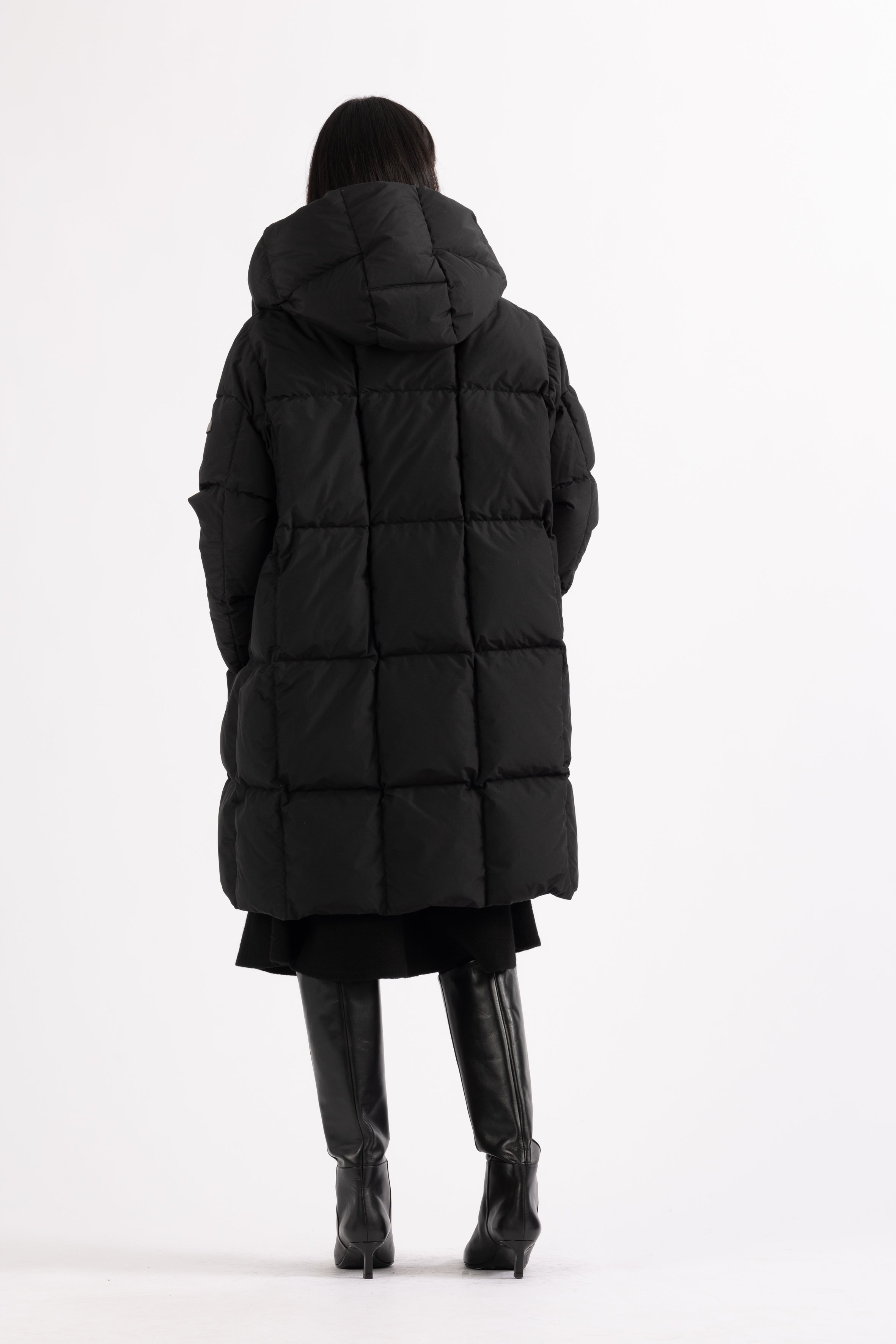 Lempelius wrap down jacket in the color black