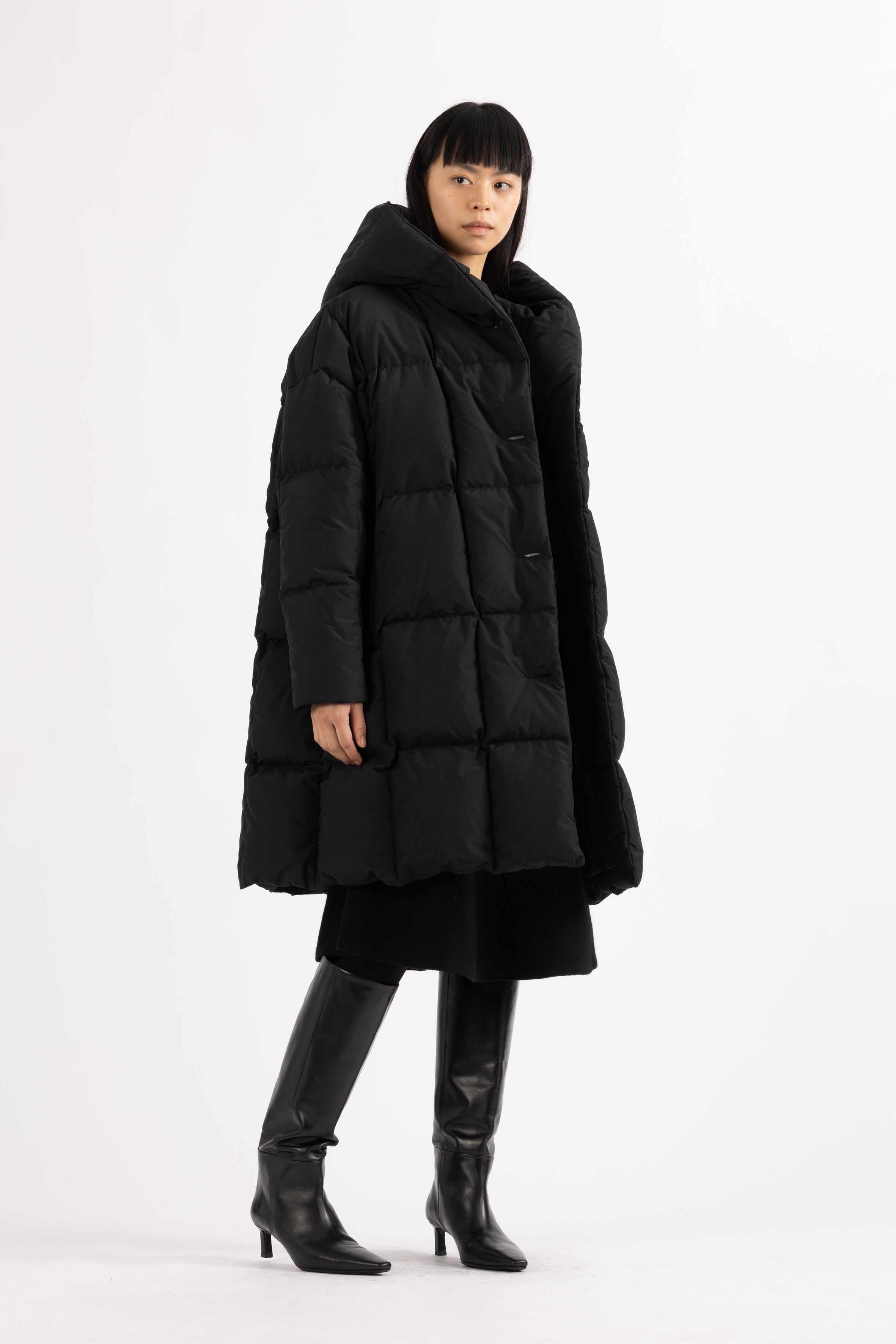 Lempelius wrap down jacket in the color black